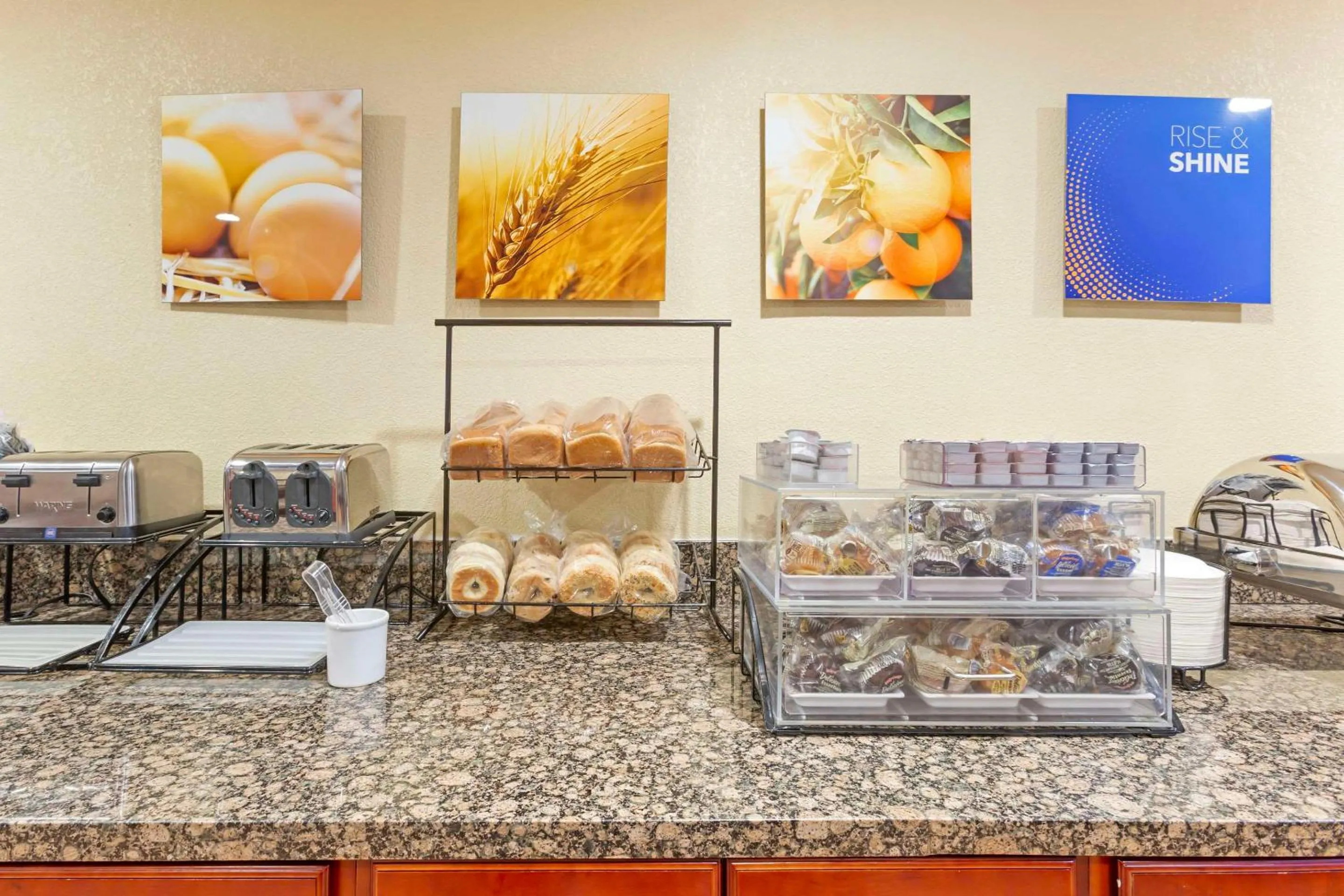 Breakfast in Comfort Inn Near Grand Canyon