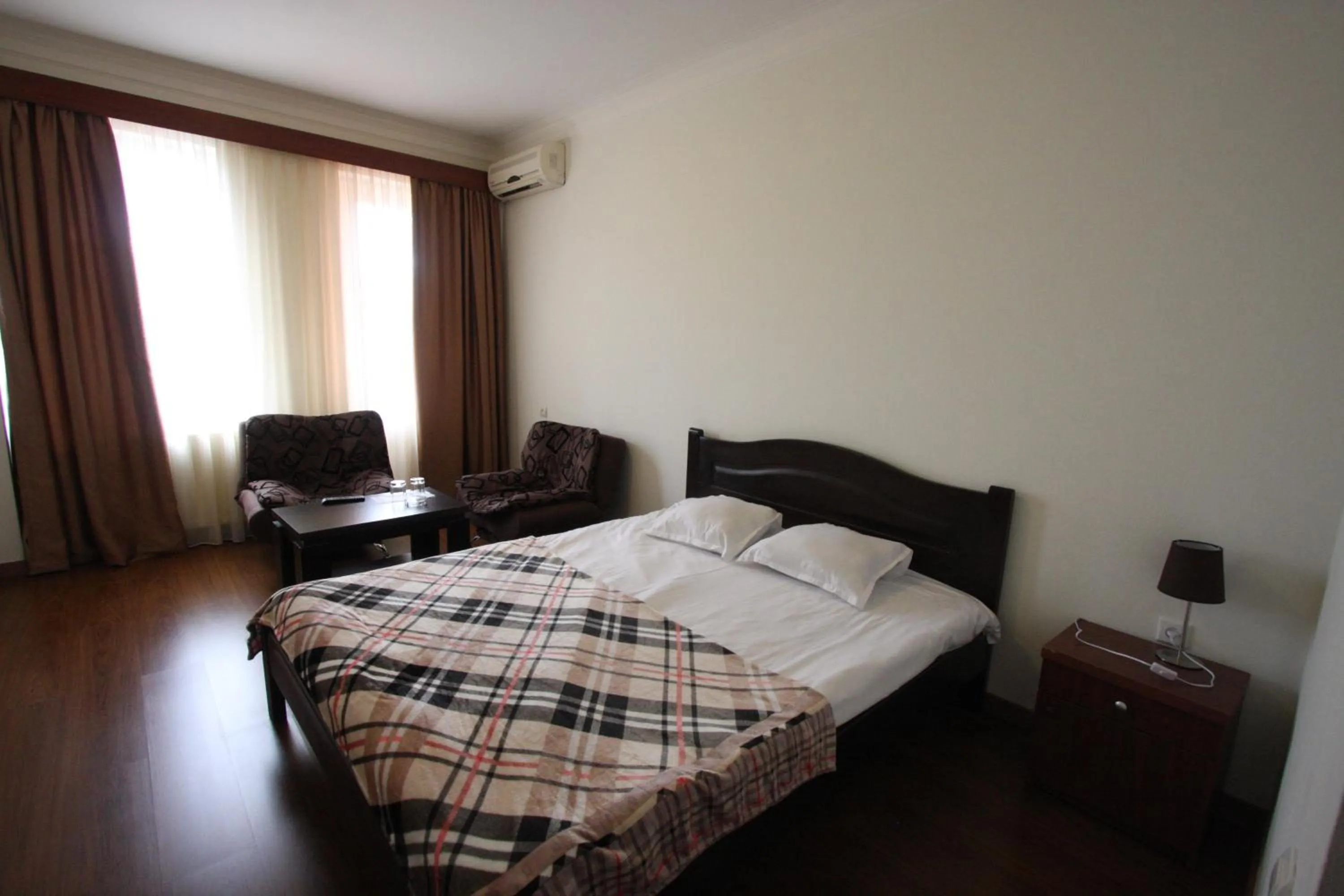 Bedroom, Bed in Hotel Lux
