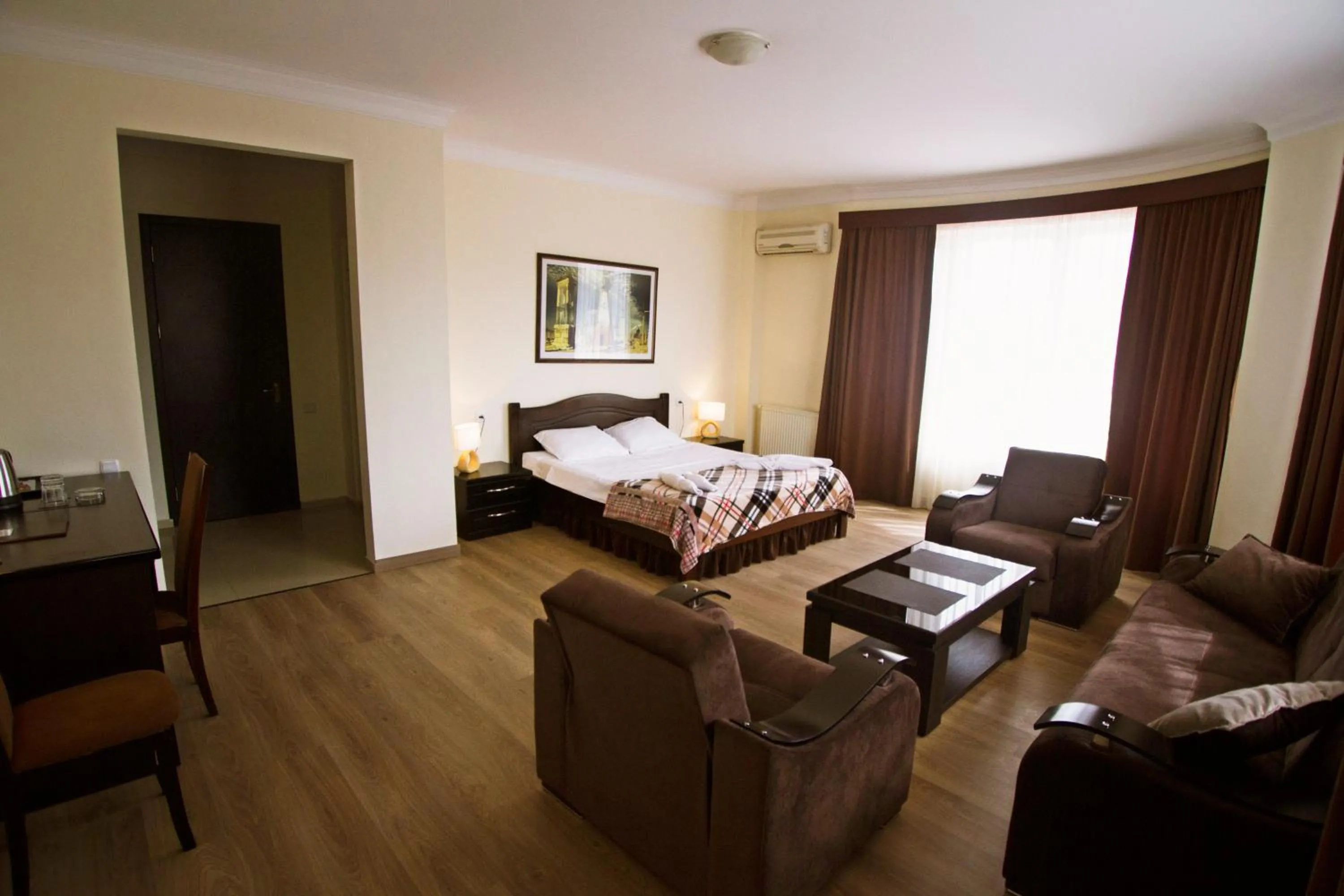 Bedroom, Bed in Hotel Lux