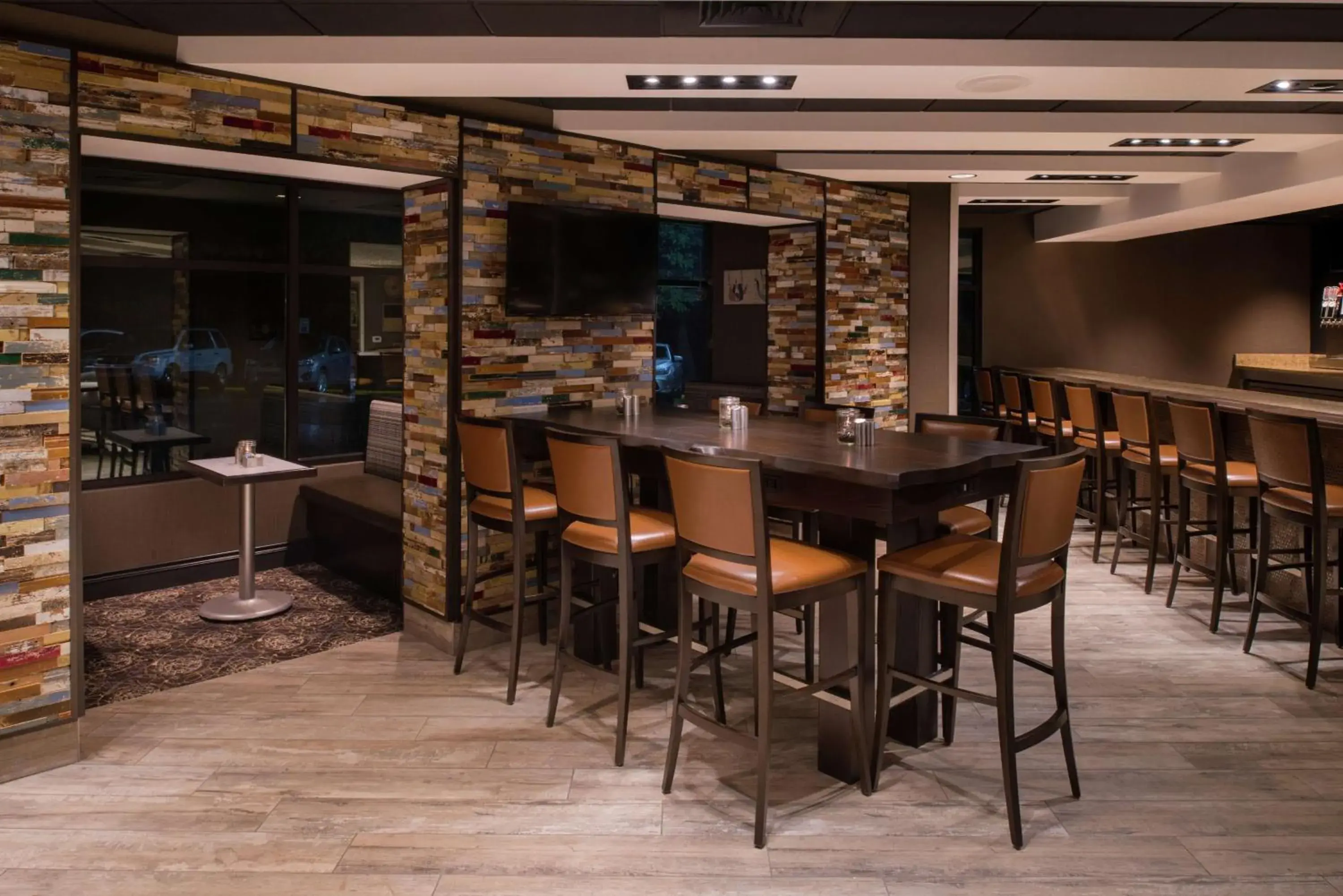 Lounge or bar in Doubletree By Hilton Raleigh Crabtree Valley Lounge or bar in Doubletree By Hilton Raleigh Crabtree Valley