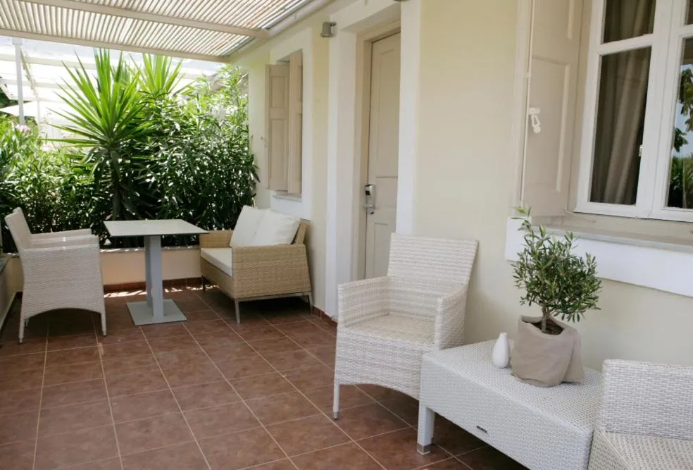 Oikies Small Elegant Houses