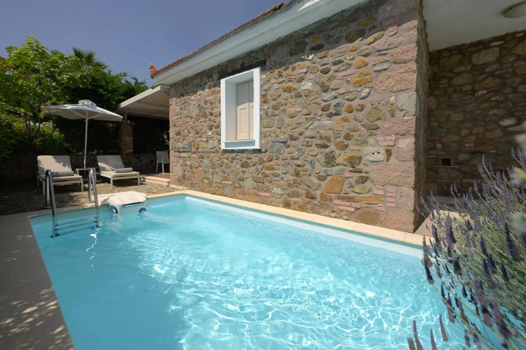 Oikies Small Elegant Houses