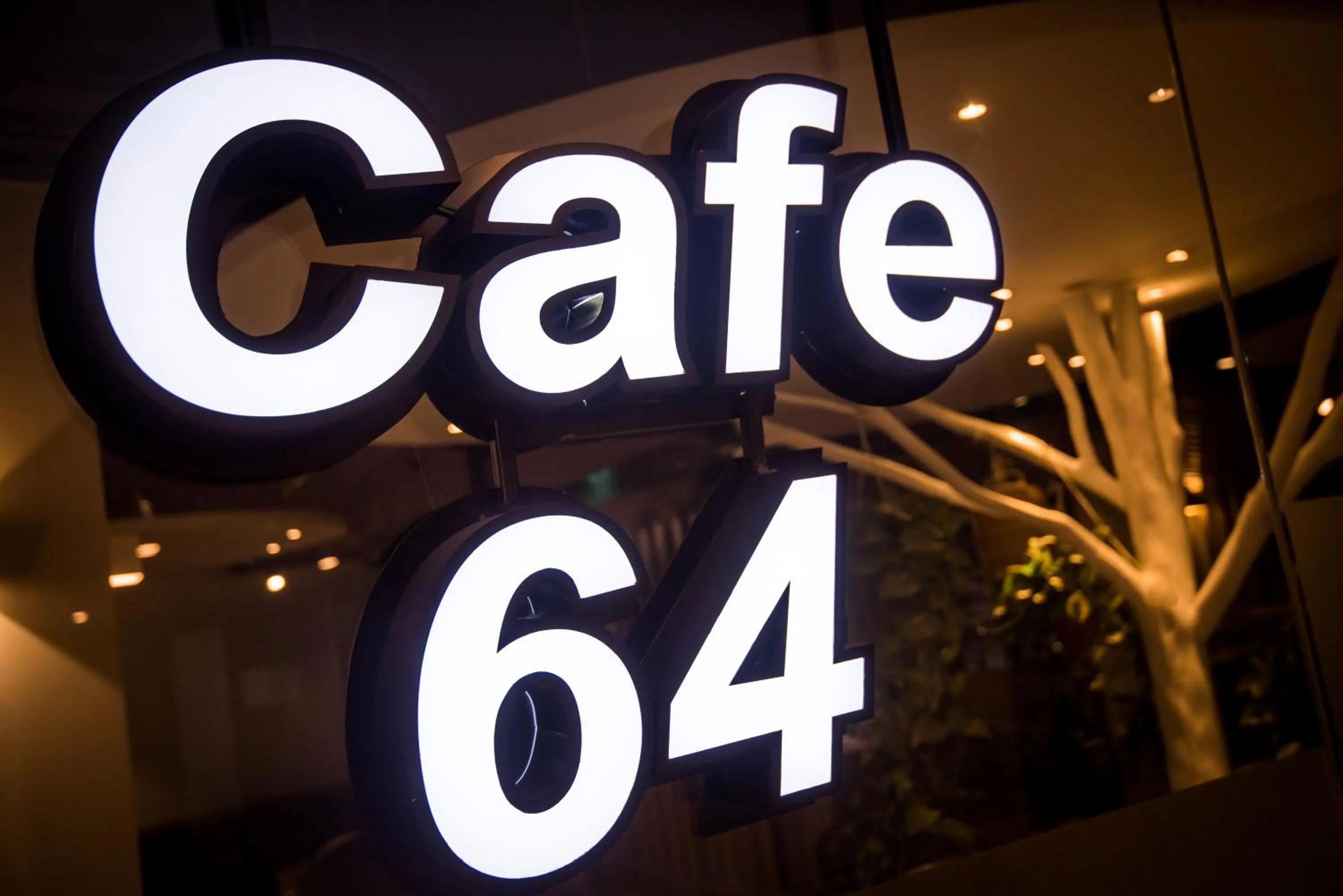 Restaurant/places to eat in Dream Hotel and Apartment