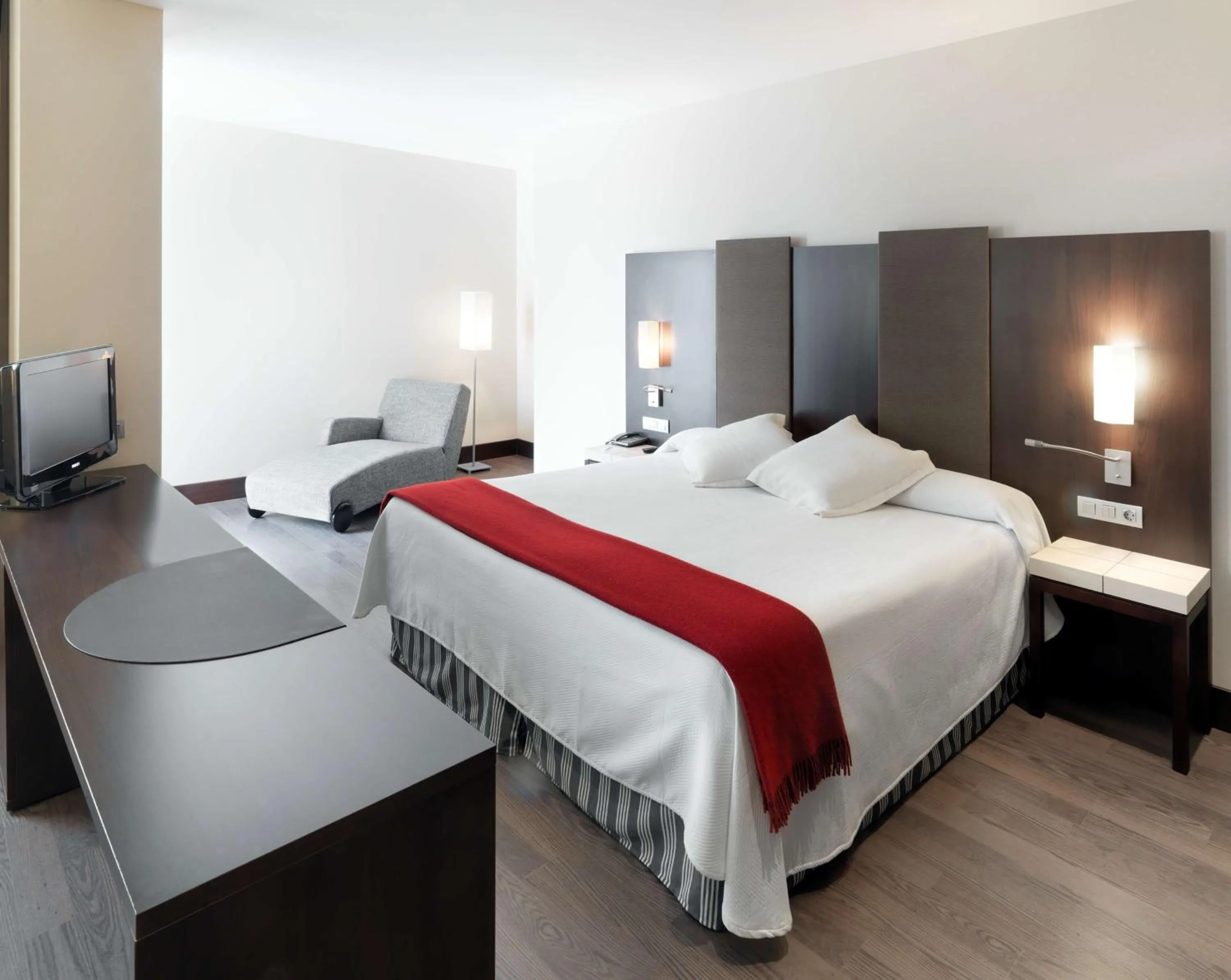 Bedroom, Bed in NH Campo de Gibraltar