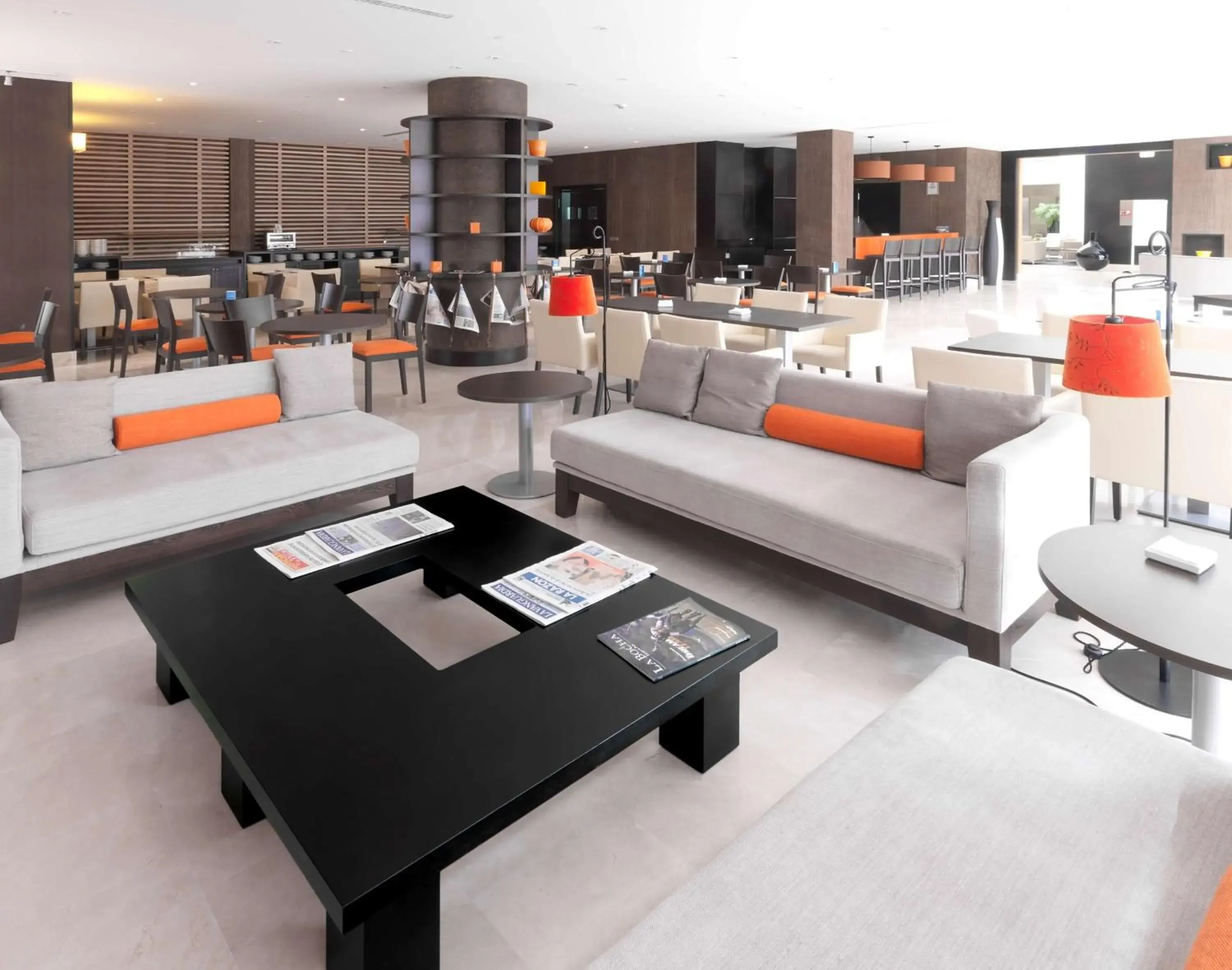 Lounge or bar in NH Campo de Gibraltar Lounge or bar in NH Campo de Gibraltar