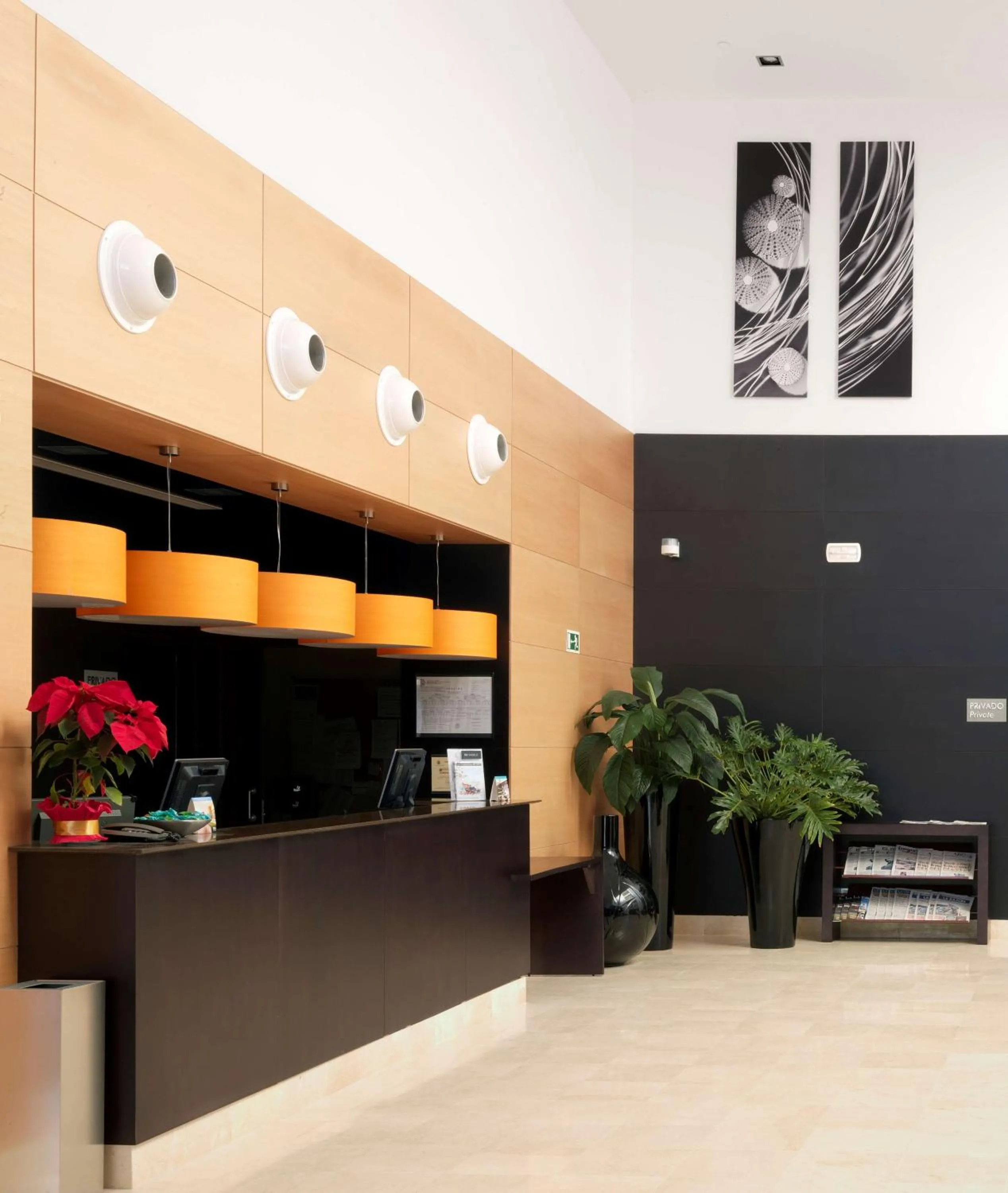 Lobby or reception in NH Campo de Gibraltar