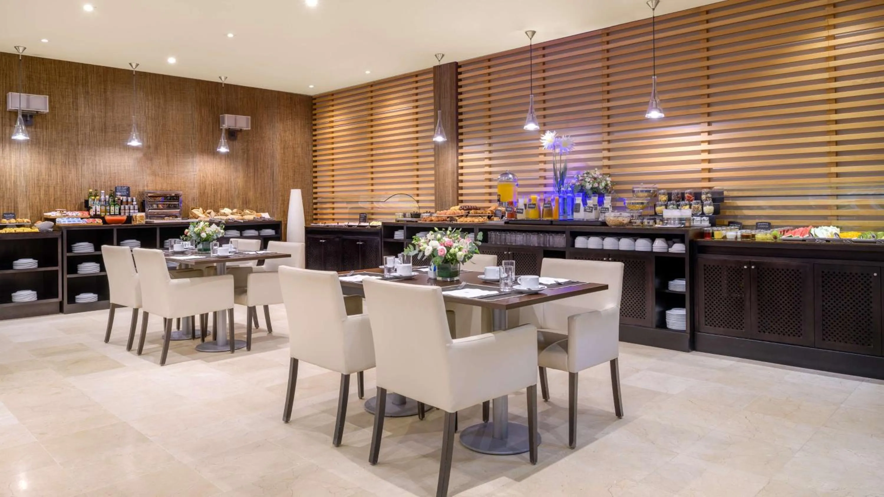 Restaurant/places to eat in NH Campo de Gibraltar