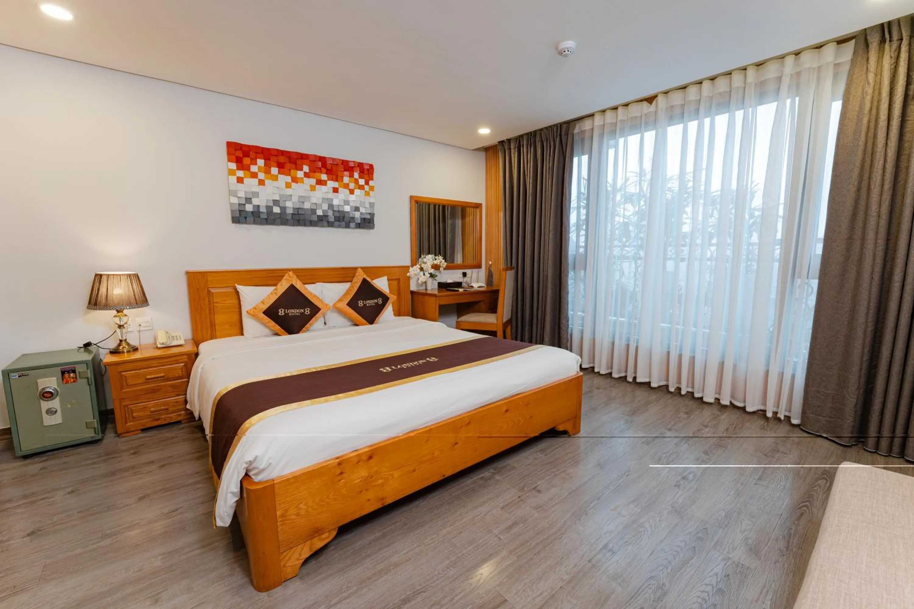 Bed in London Hanoi Hotel