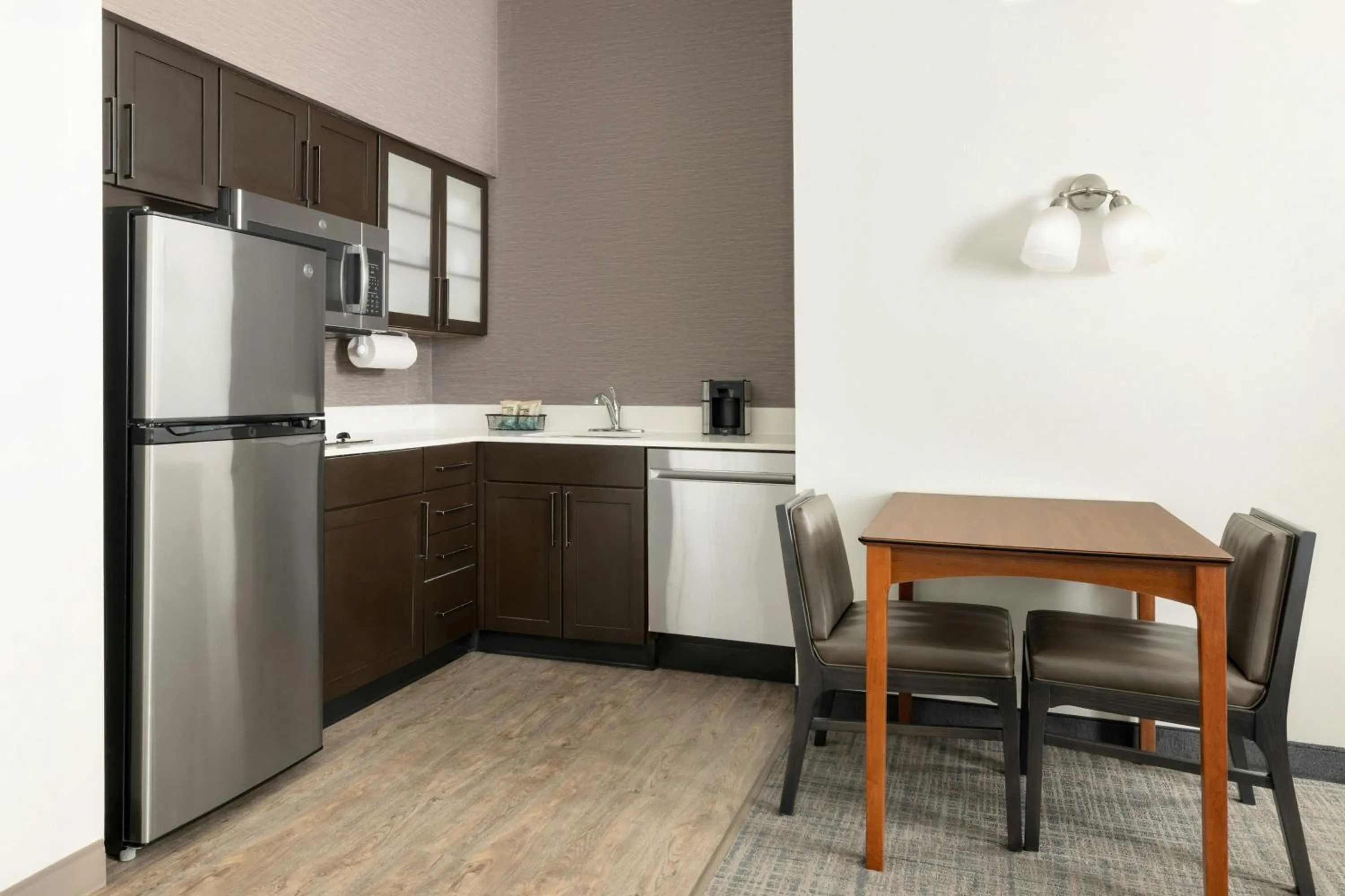 Kitchen or kitchenette in Residence Inn Des Moines West at Jordan Creek Town Center