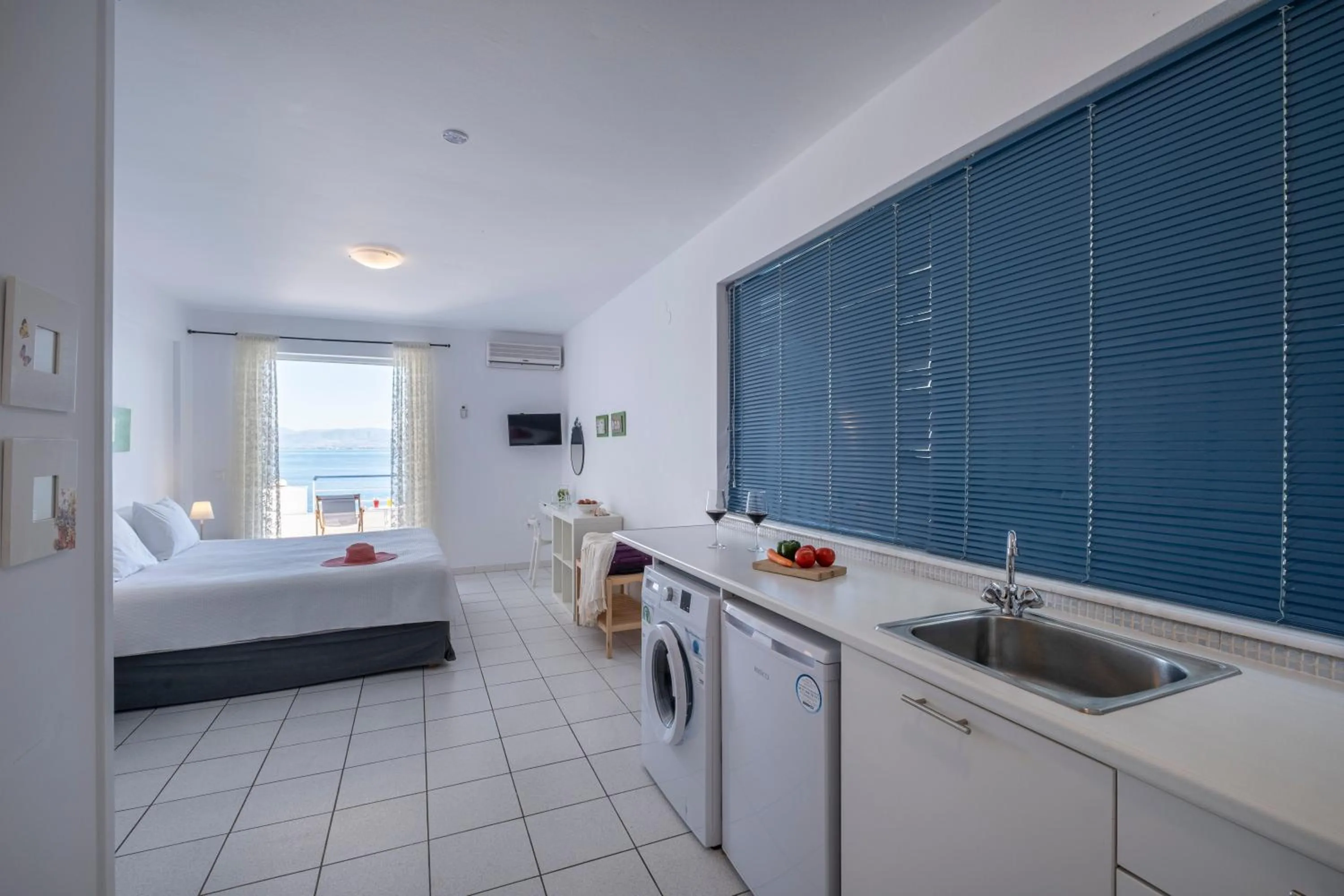 Kitchen or kitchenette, Bed in Meli Apartments & Villas