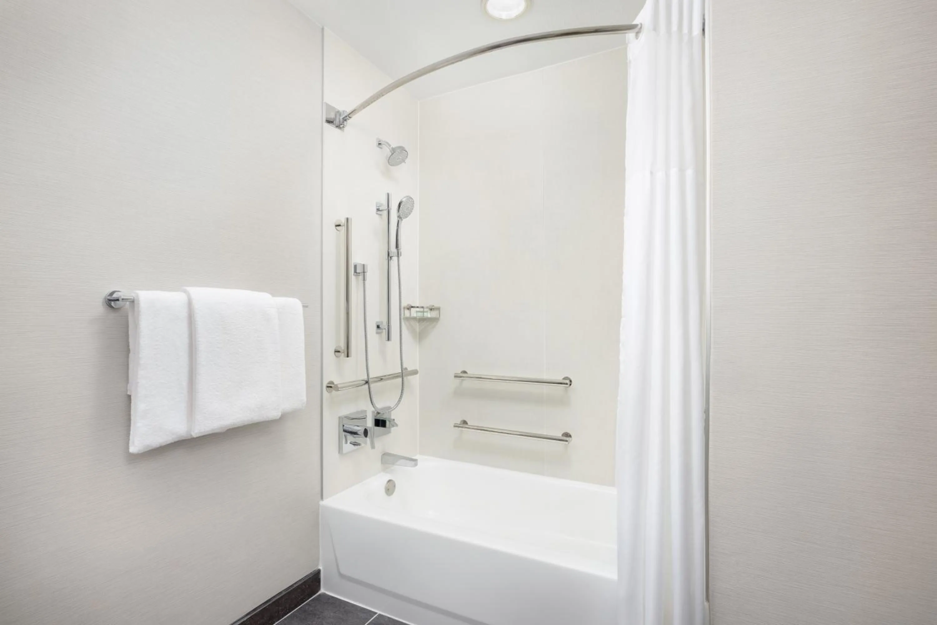 Bathroom in Courtyard by Marriott Amarillo West/Medical Center