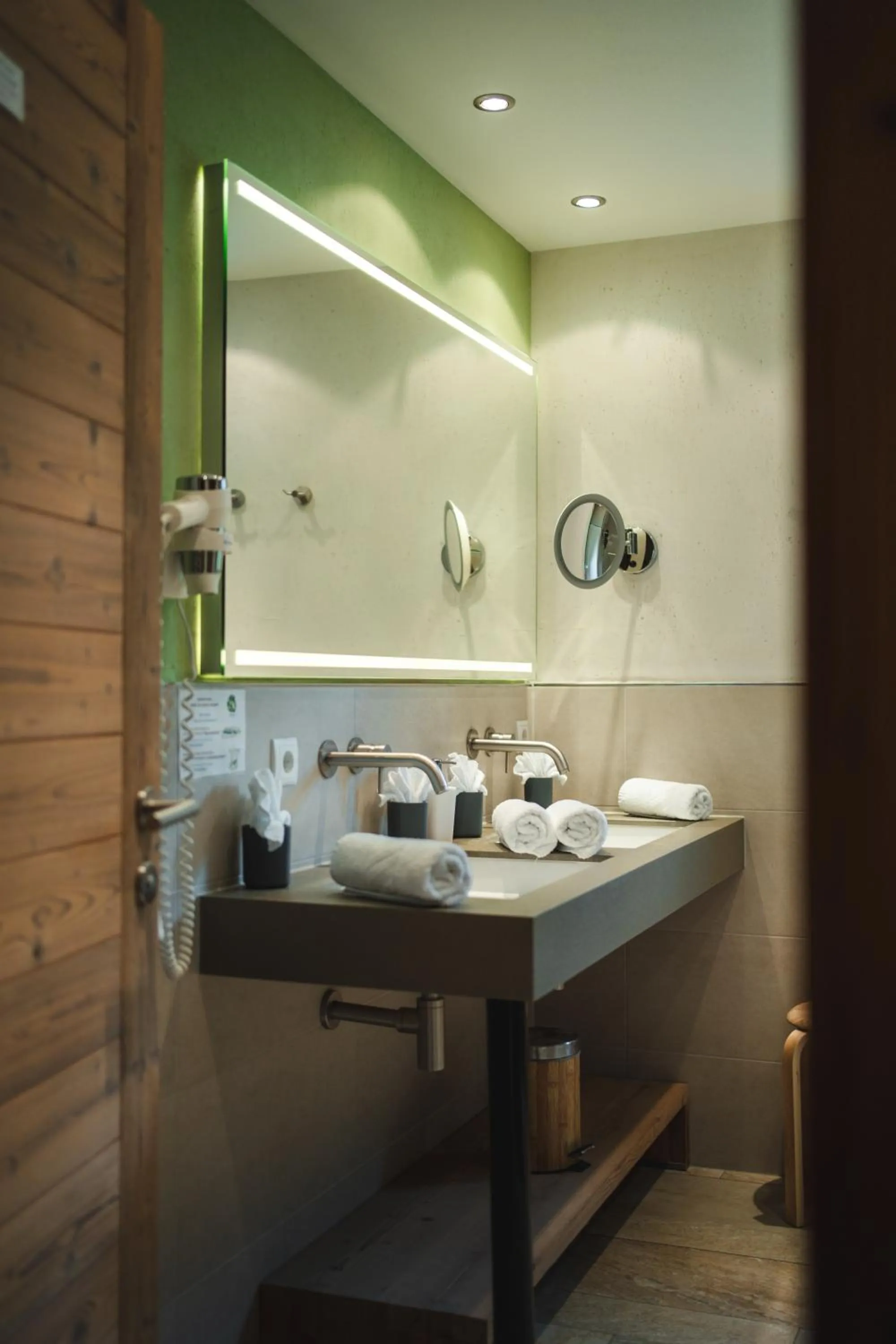 Bathroom in Alpinhotel Berghaus spa