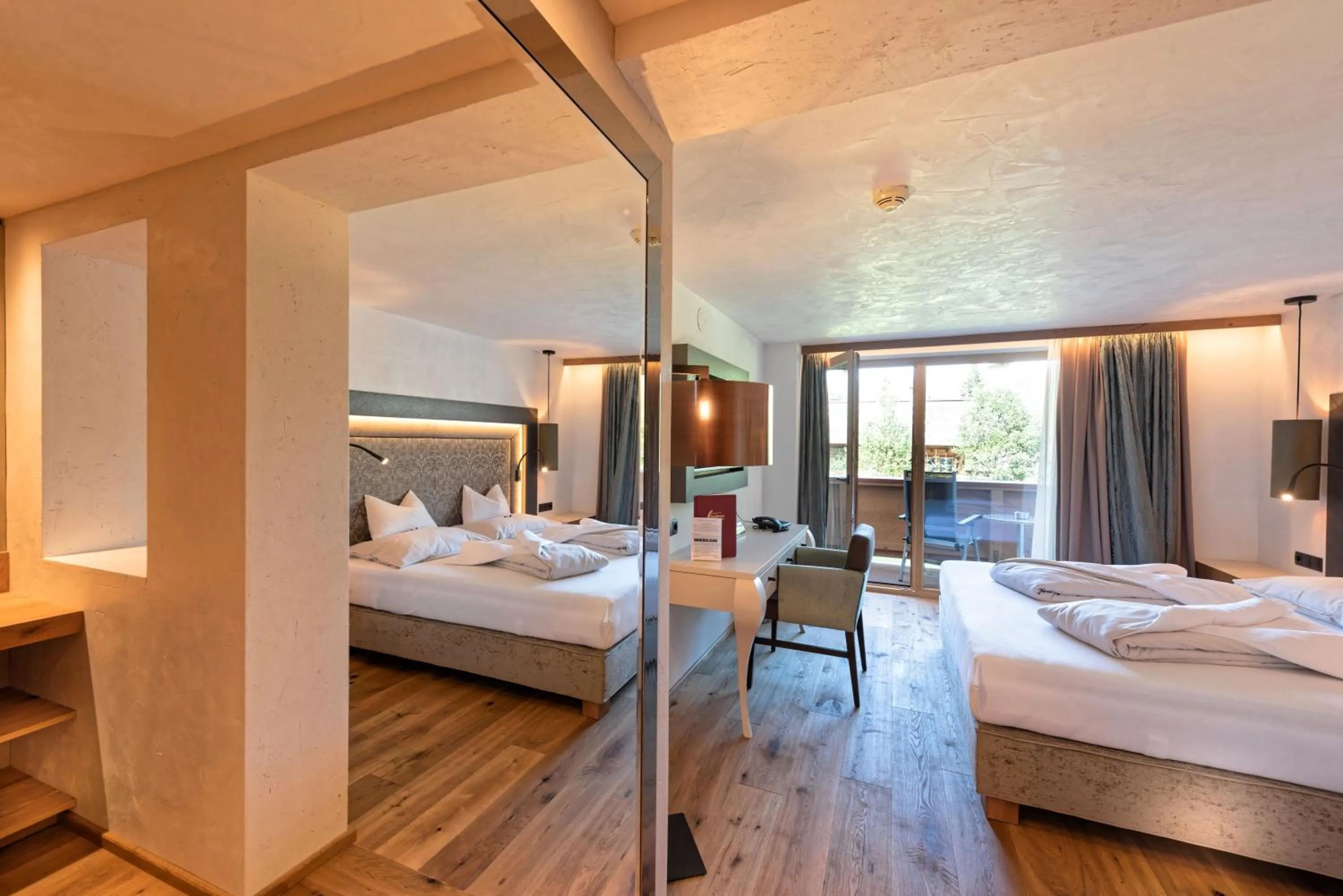 Photo of the whole room, Bed in Alpinhotel Berghaus spa