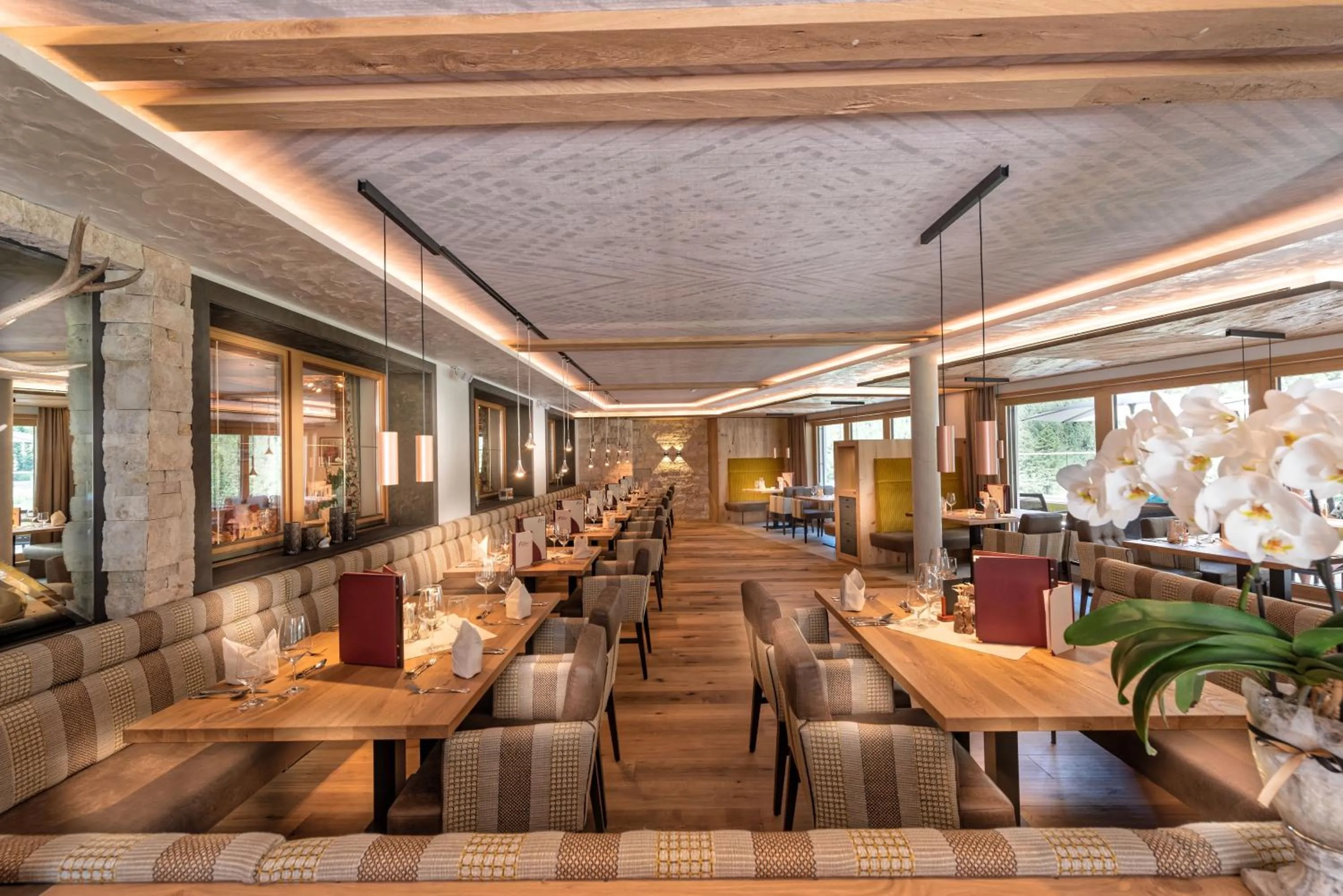 Restaurant/places to eat in Alpinhotel Berghaus spa