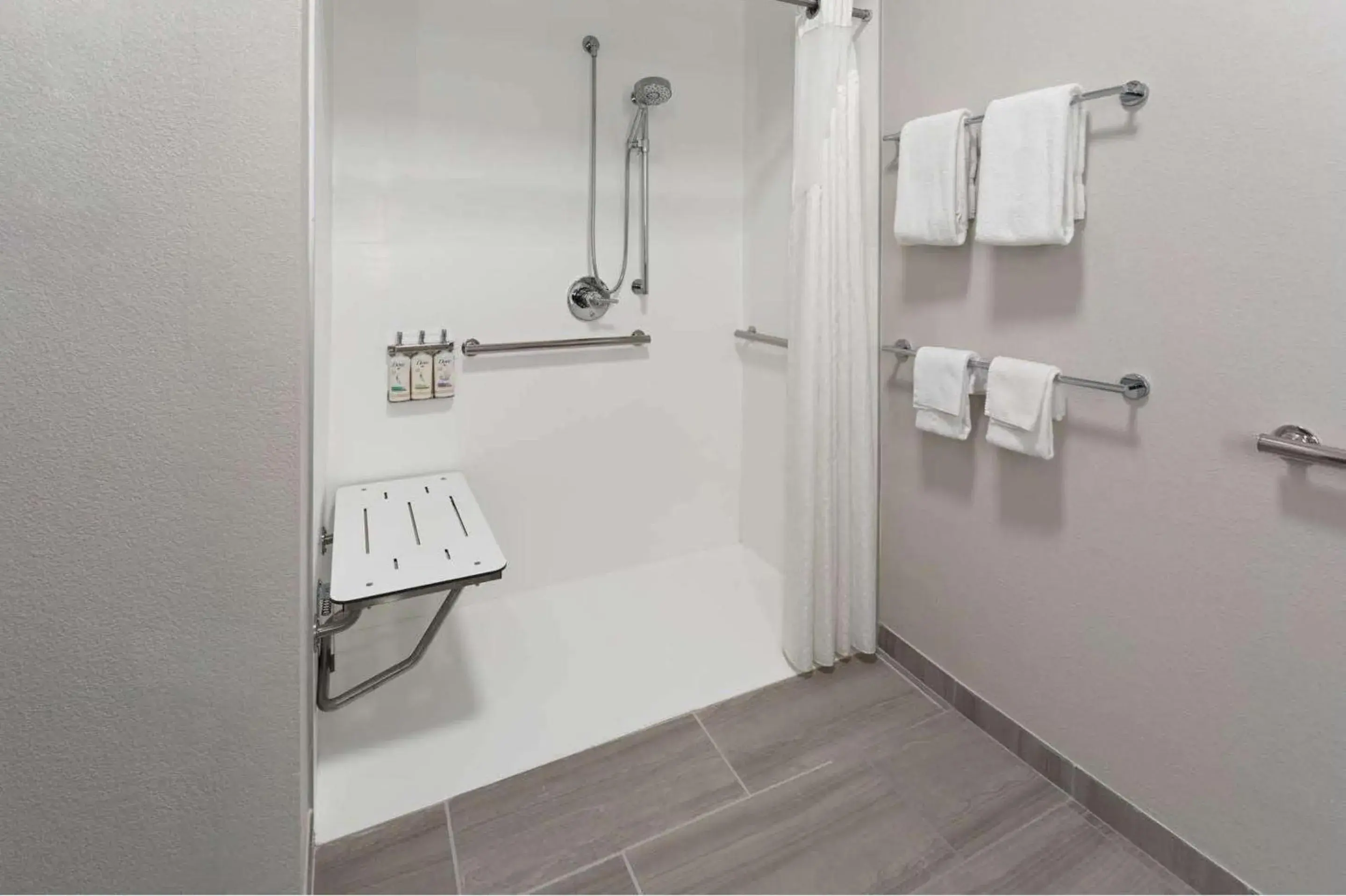 King Room - Mobility Access/Roll in Shower - Non-Smoking in Holiday Inn Express Hotel & Suites Dubois by IHG King Room - Mobility Access/Roll in Shower - Non-Smoking in Holiday Inn Express Hotel & Suites Dubois by IHG