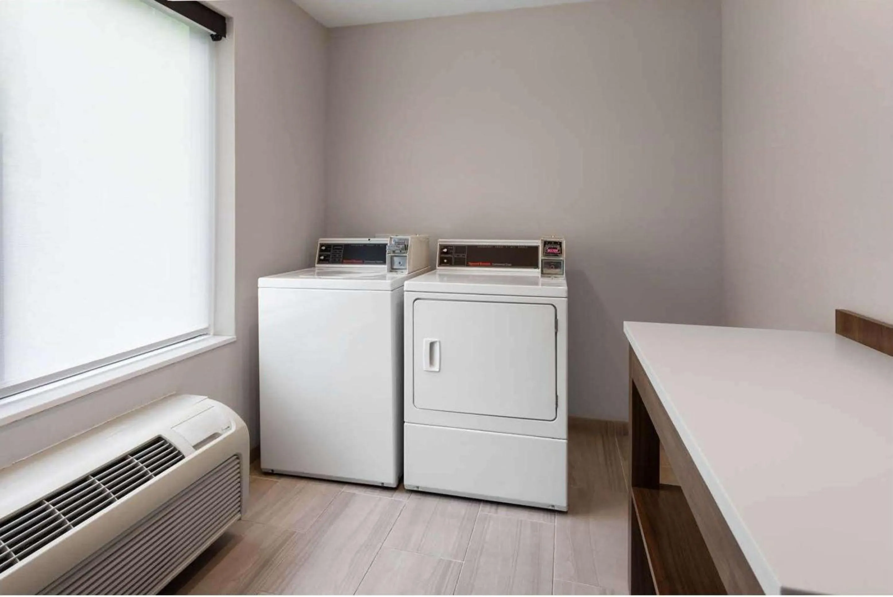 laundry, Bed in Holiday Inn Express Hotel & Suites Dubois by IHG