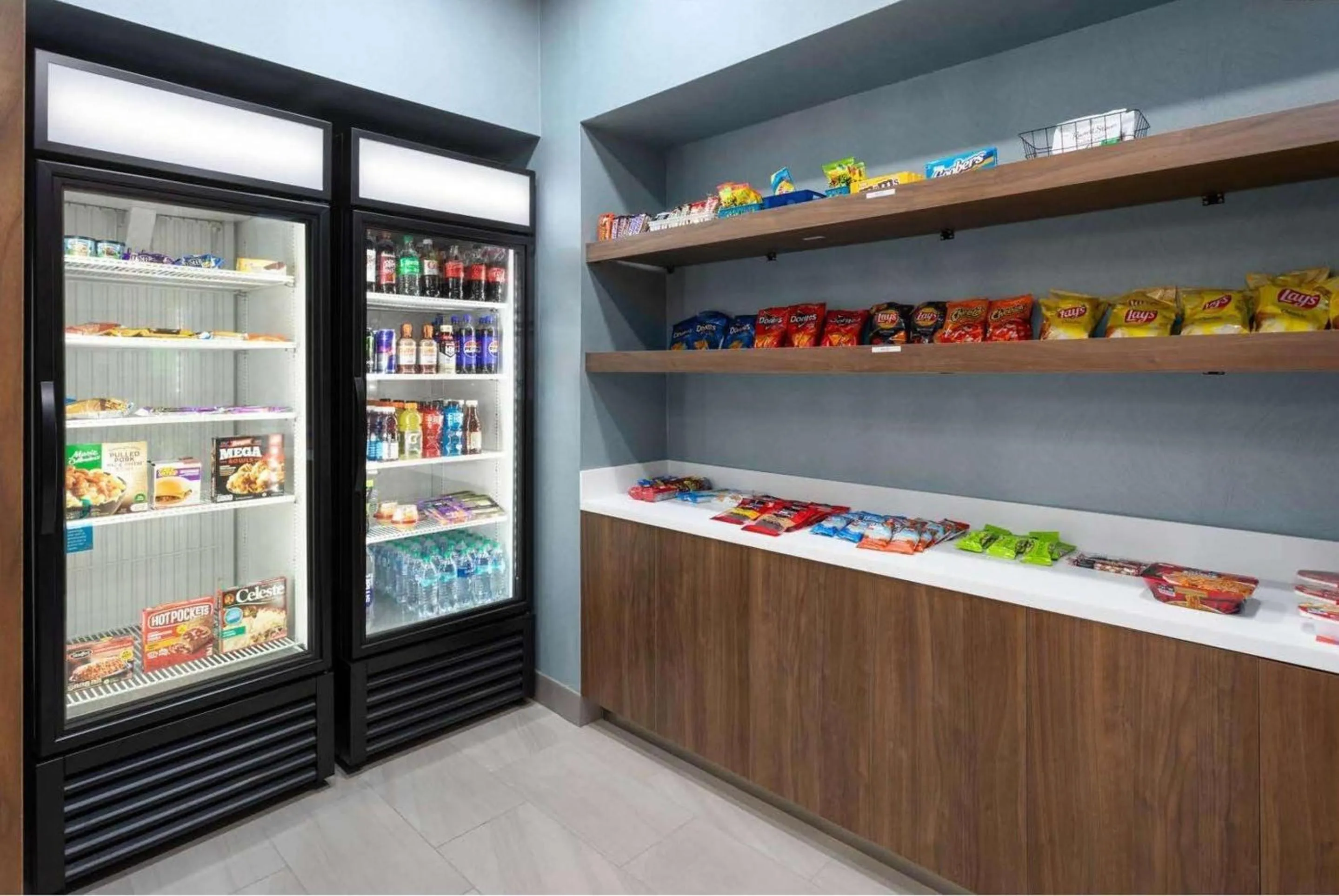 On-site shops in Holiday Inn Express Hotel & Suites Dubois by IHG