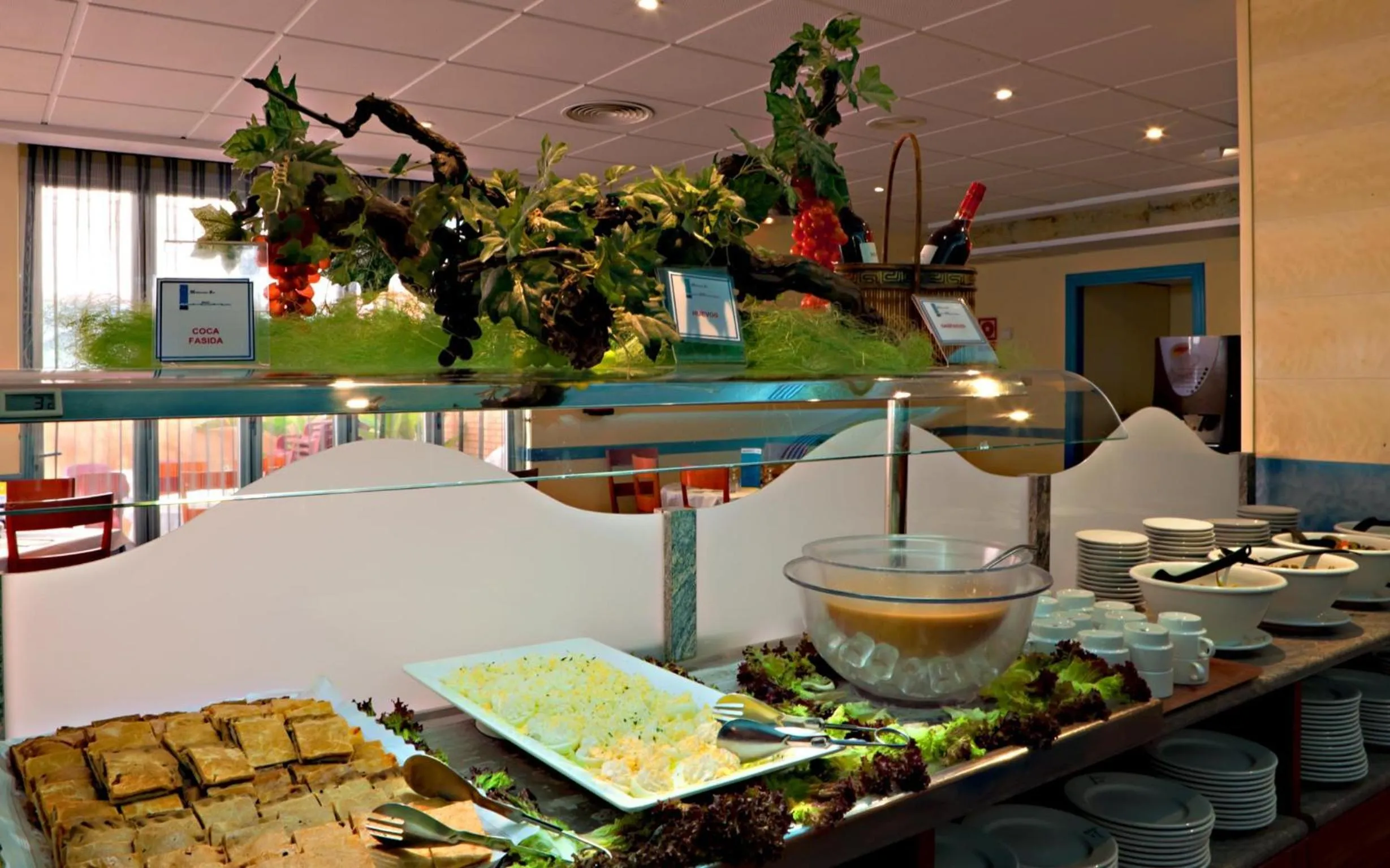 Restaurant/places to eat in Hotel Tropic