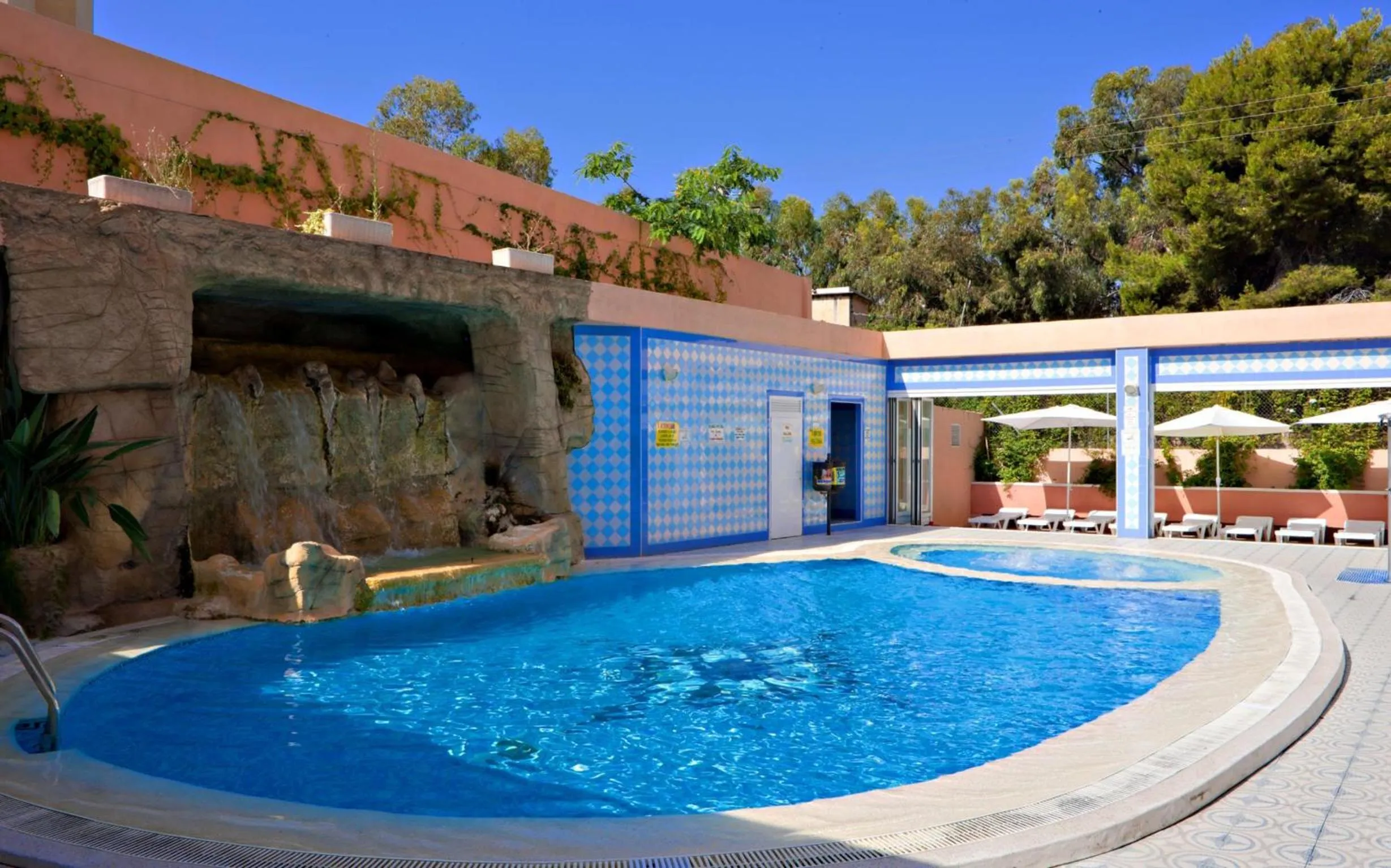 Facade/entrance in Hotel Tropic