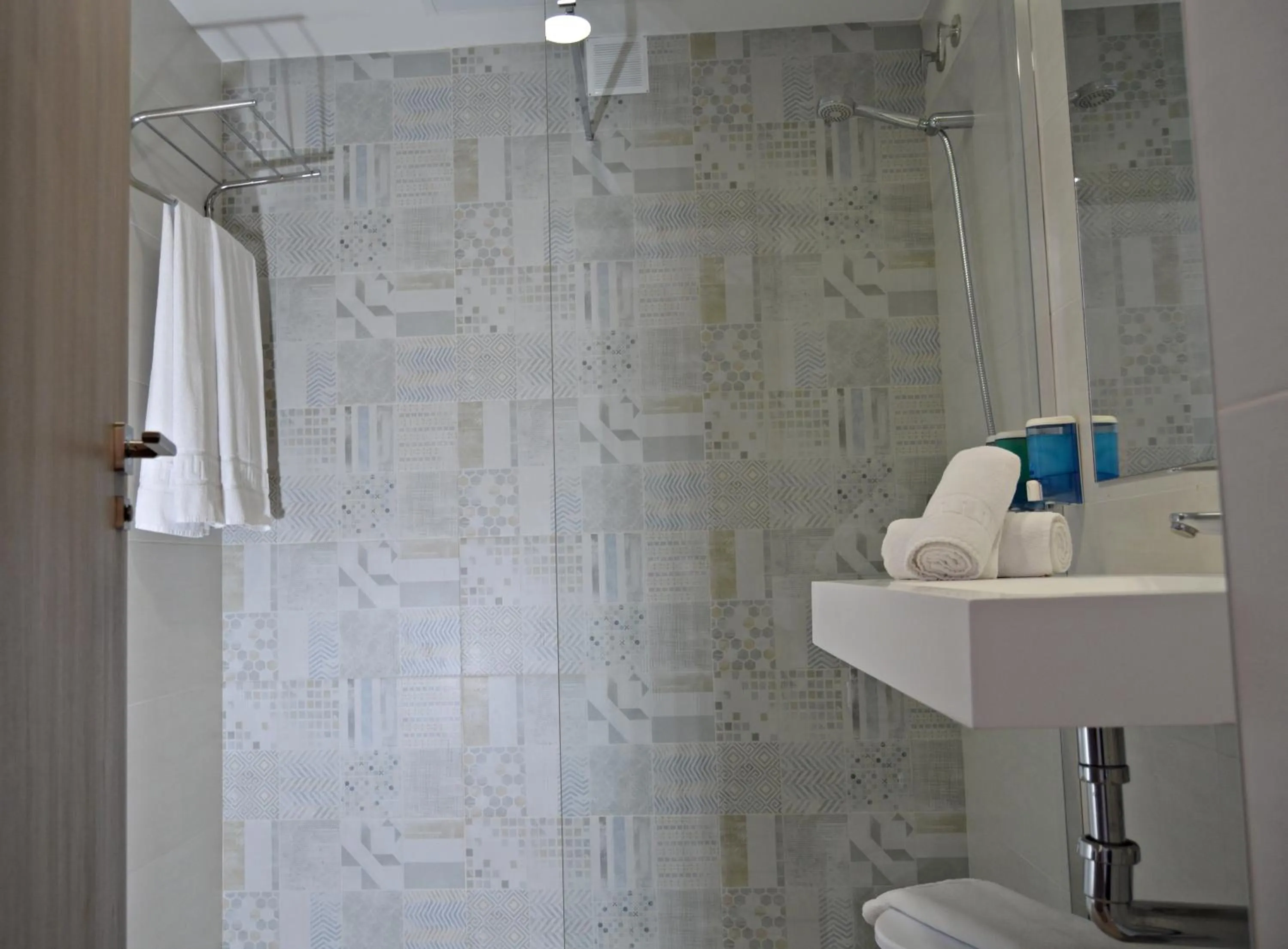 Shower in Hotel Tropic