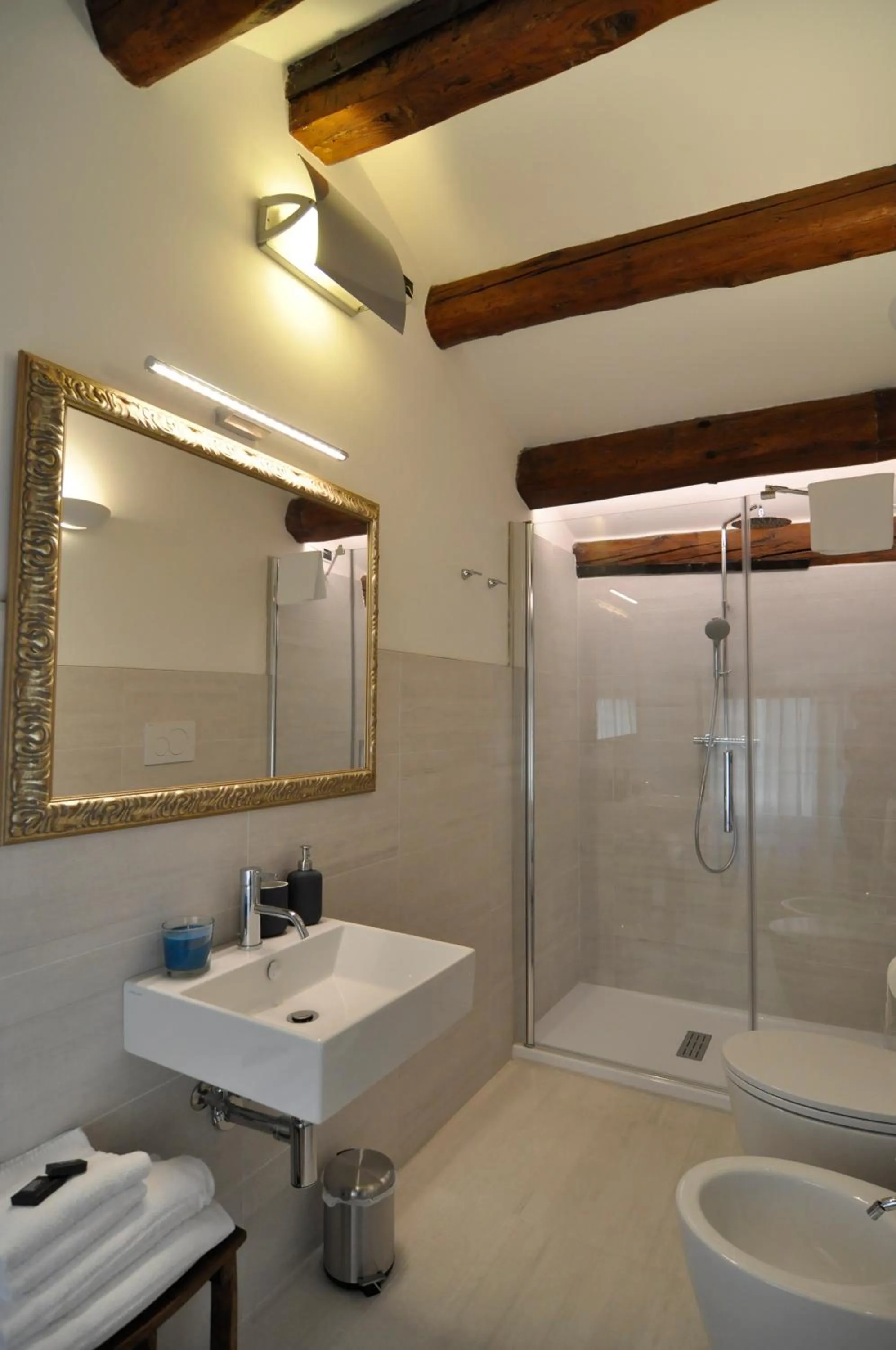 Bathroom in Casa Colleoni