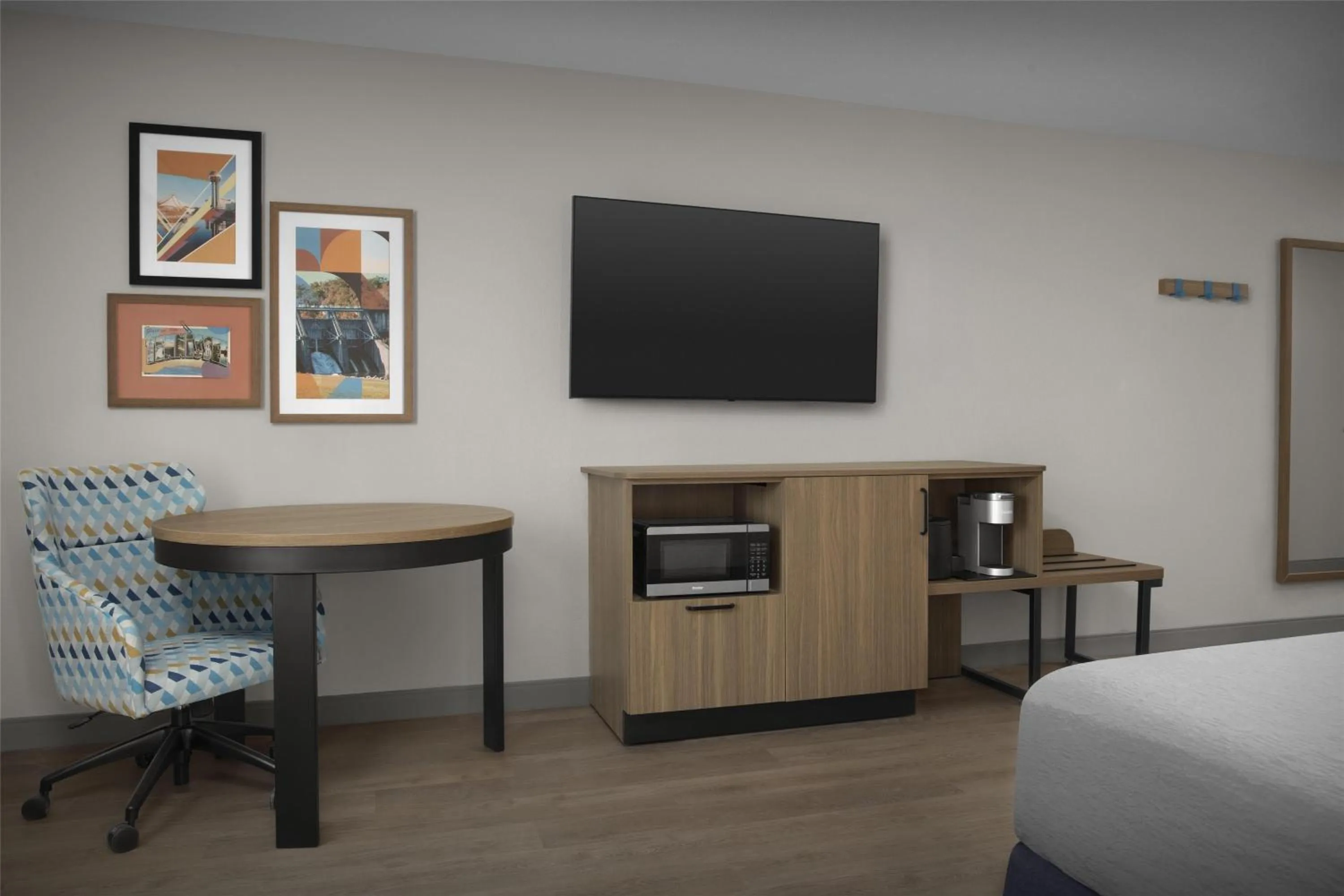 Bed in Hampton Inn Lenoir City