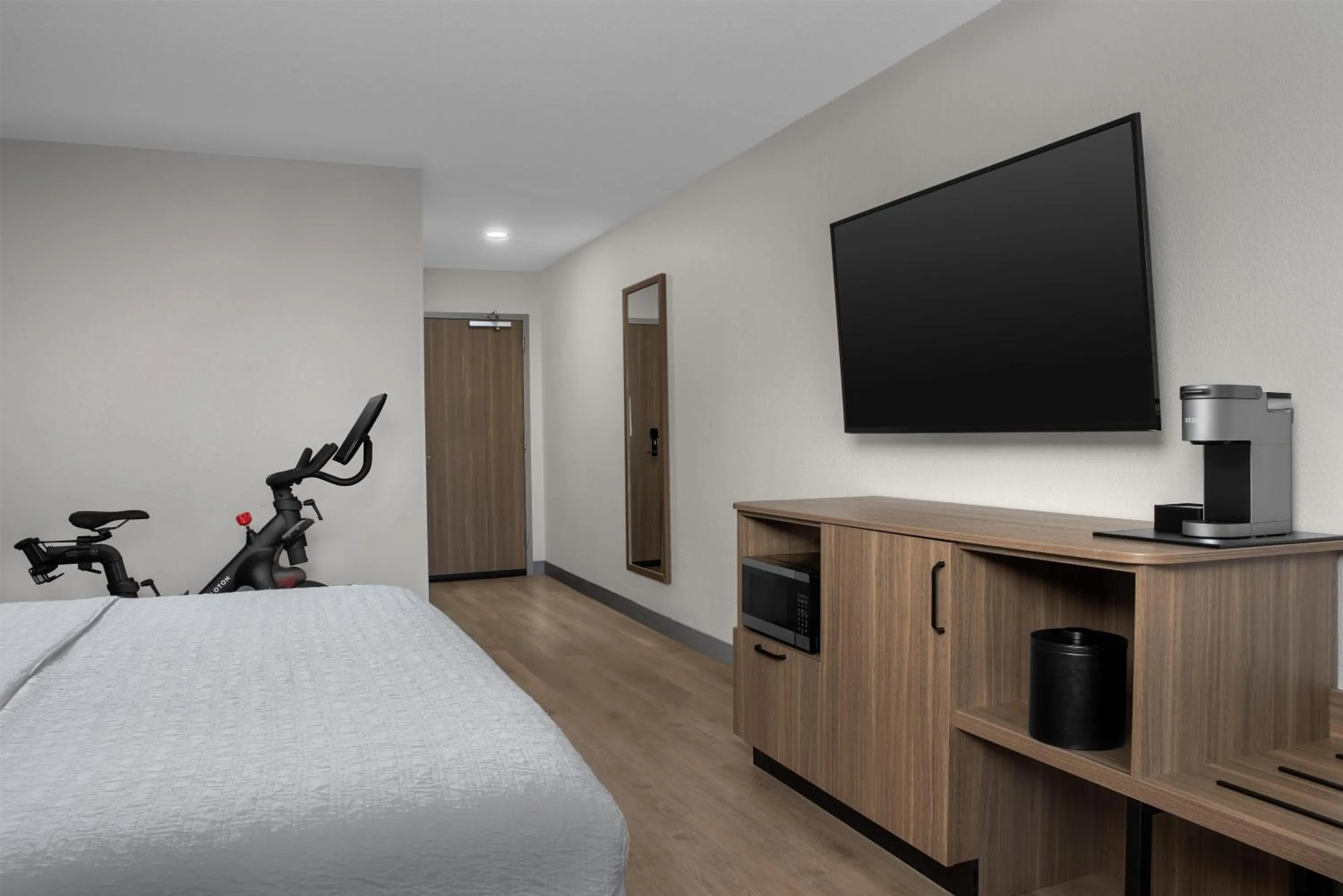 Bed in Hampton Inn Lenoir City