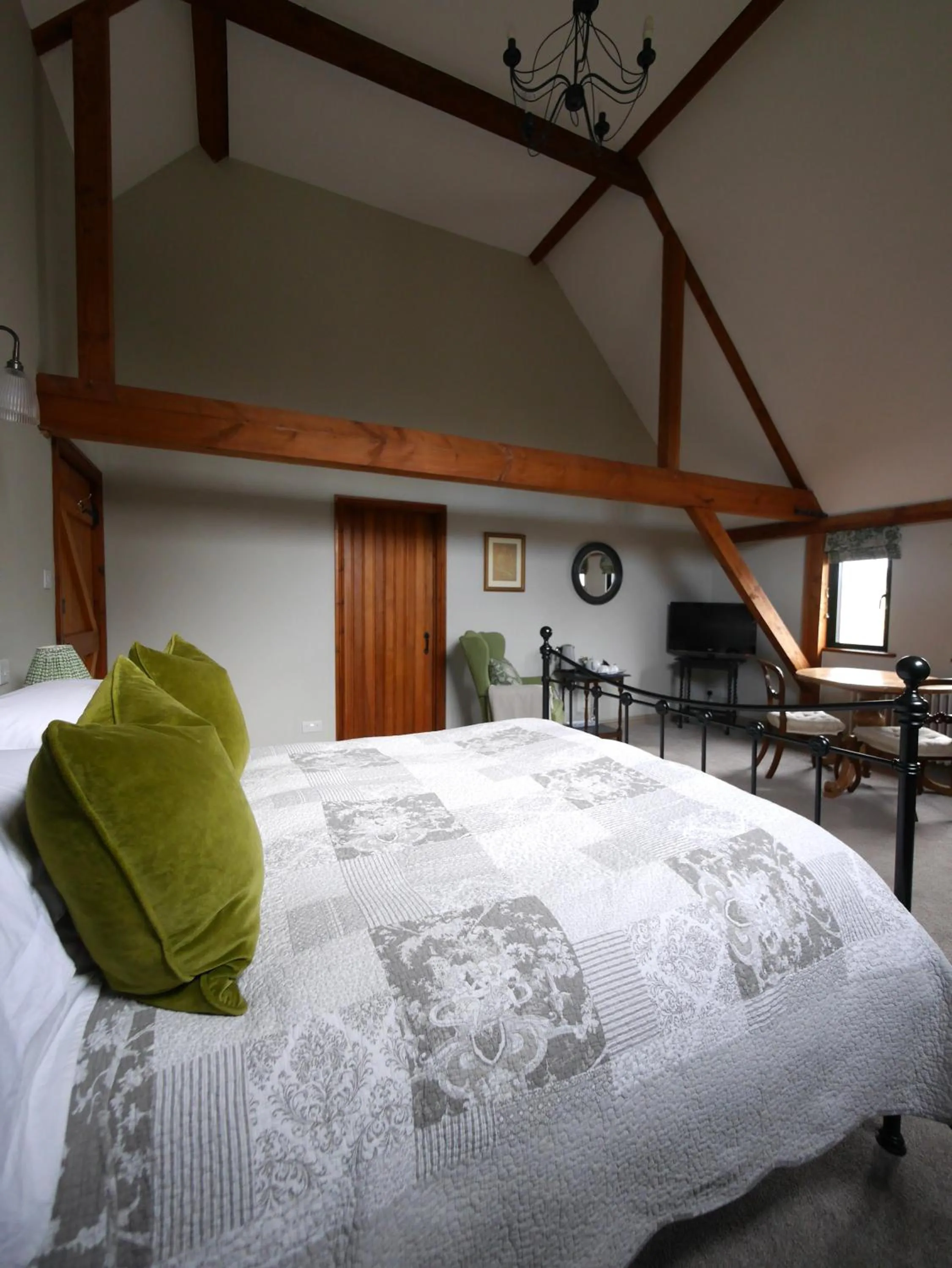 Bedroom, Bed in North Downs Barn