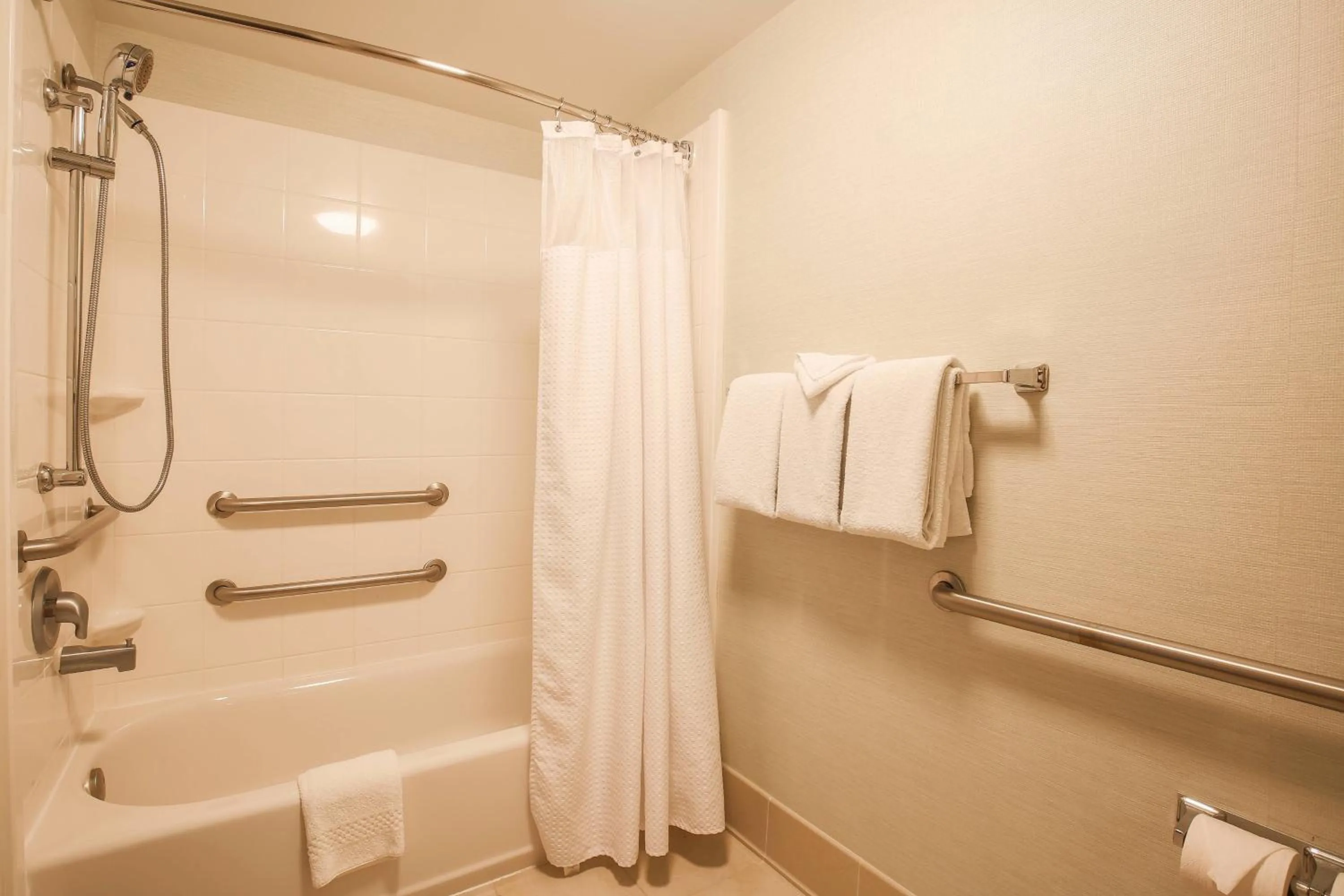 Bathroom in Courtyard by Marriott Flint Grand Blanc