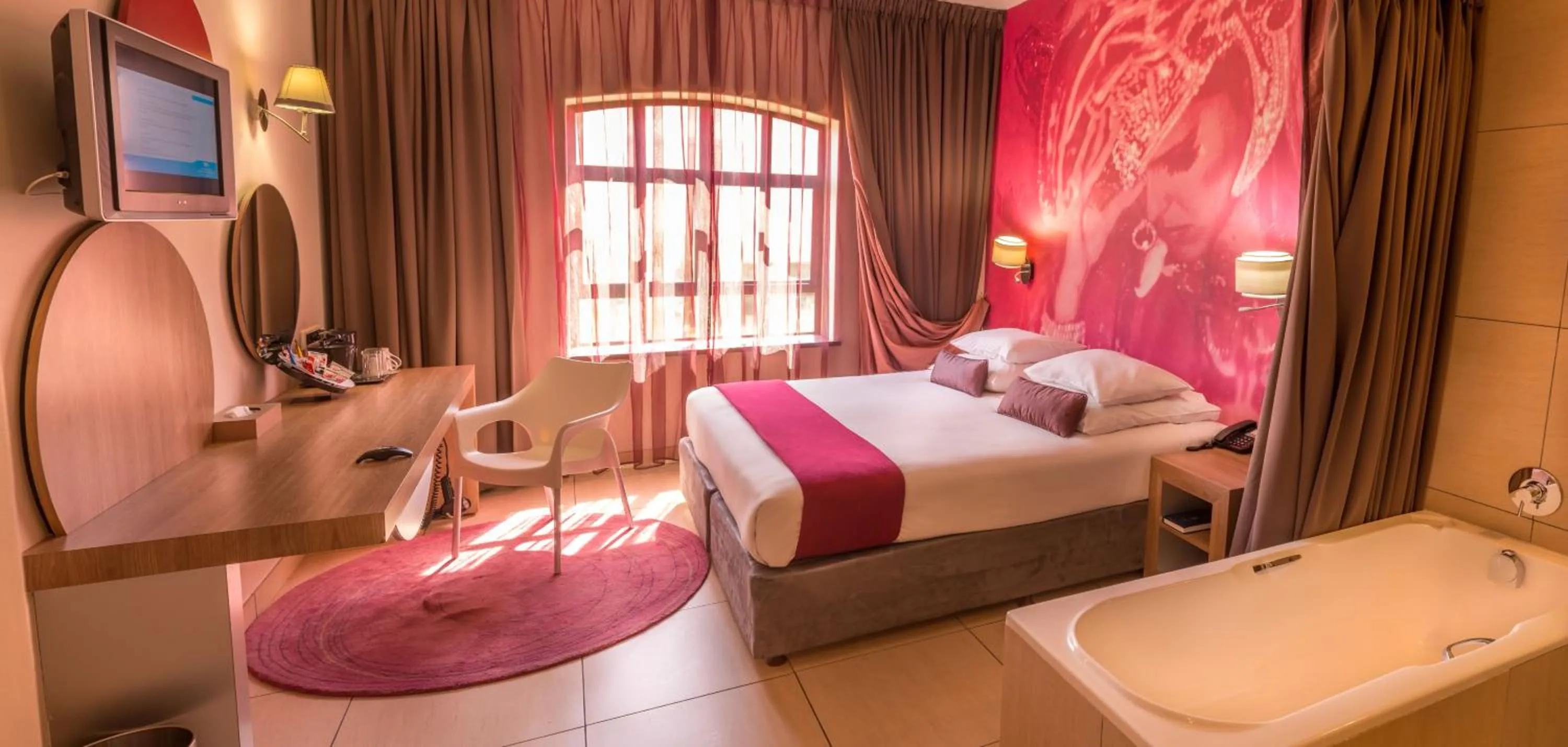 Bathroom, Bed in Peermont Metcourt at Rio, Klerksdorp