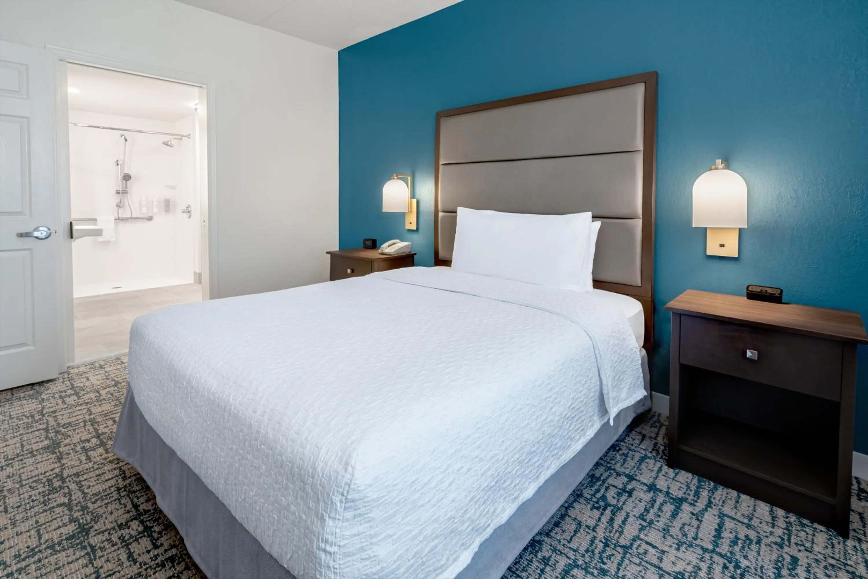 Bedroom, Bed in Homewood Suites by Hilton Eatontown