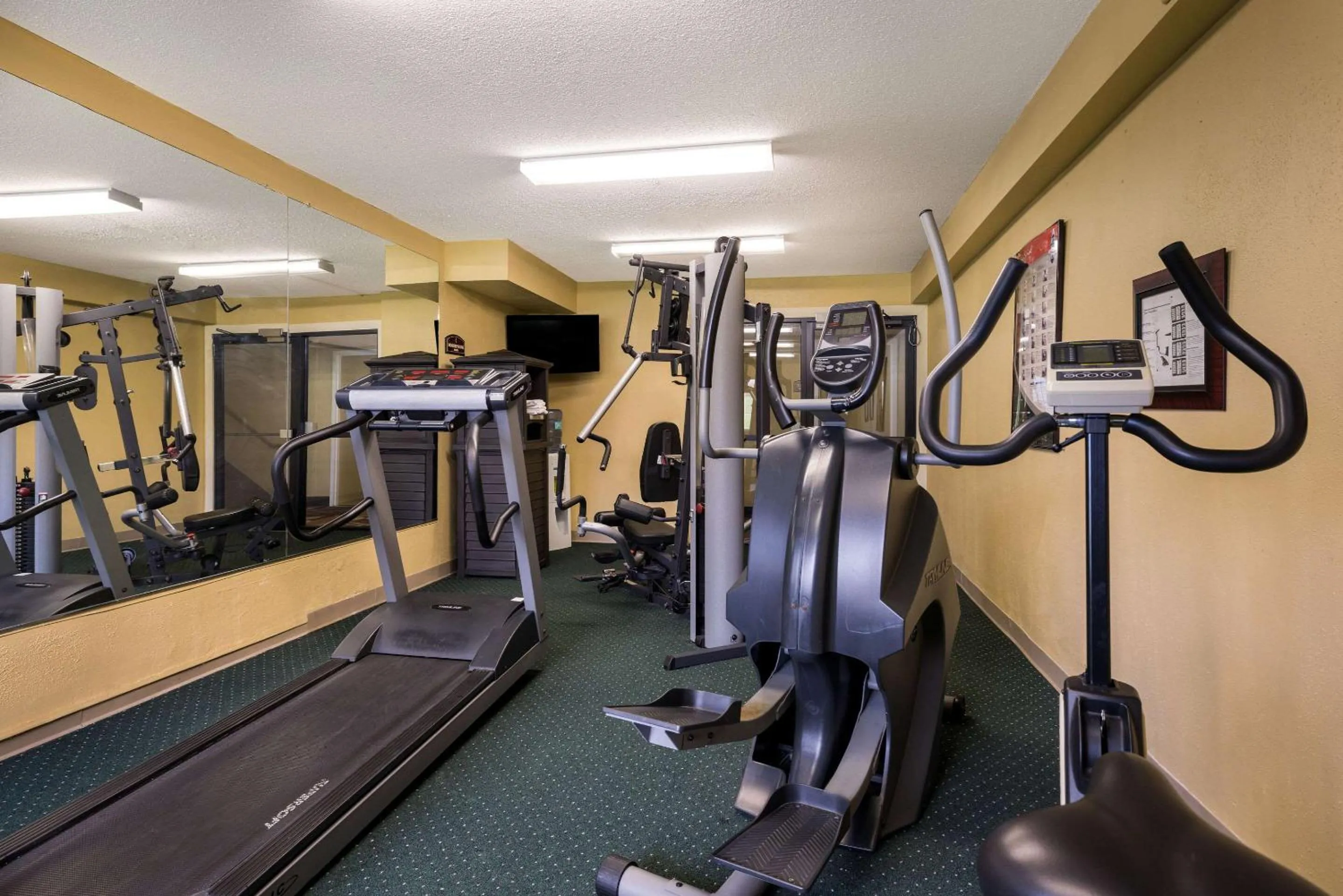 Fitness centre/facilities in Quality Inn & Suites Syracuse Fairgrounds