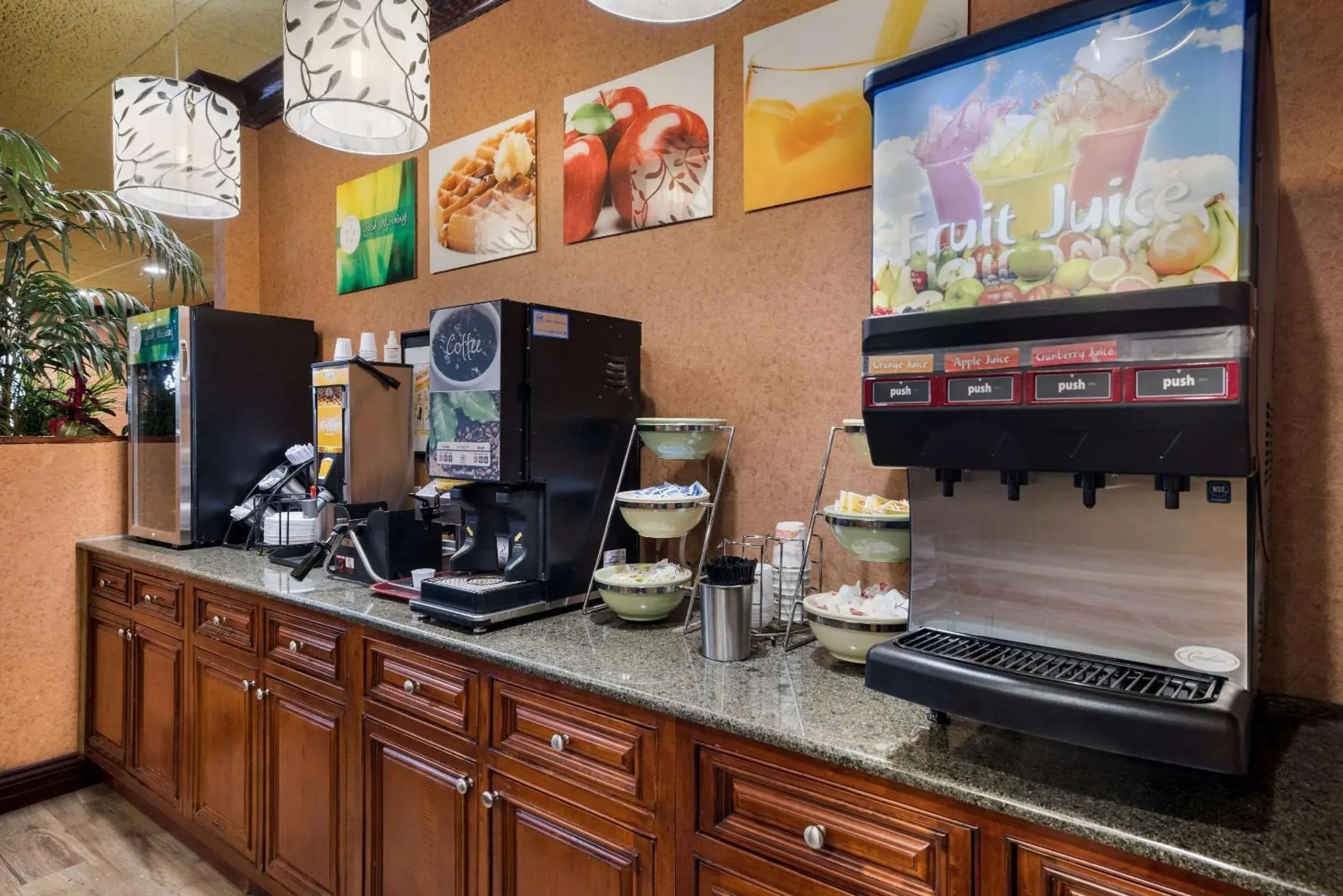 Breakfast in Quality Inn & Suites Syracuse Fairgrounds Breakfast in Quality Inn & Suites Syracuse Fairgrounds