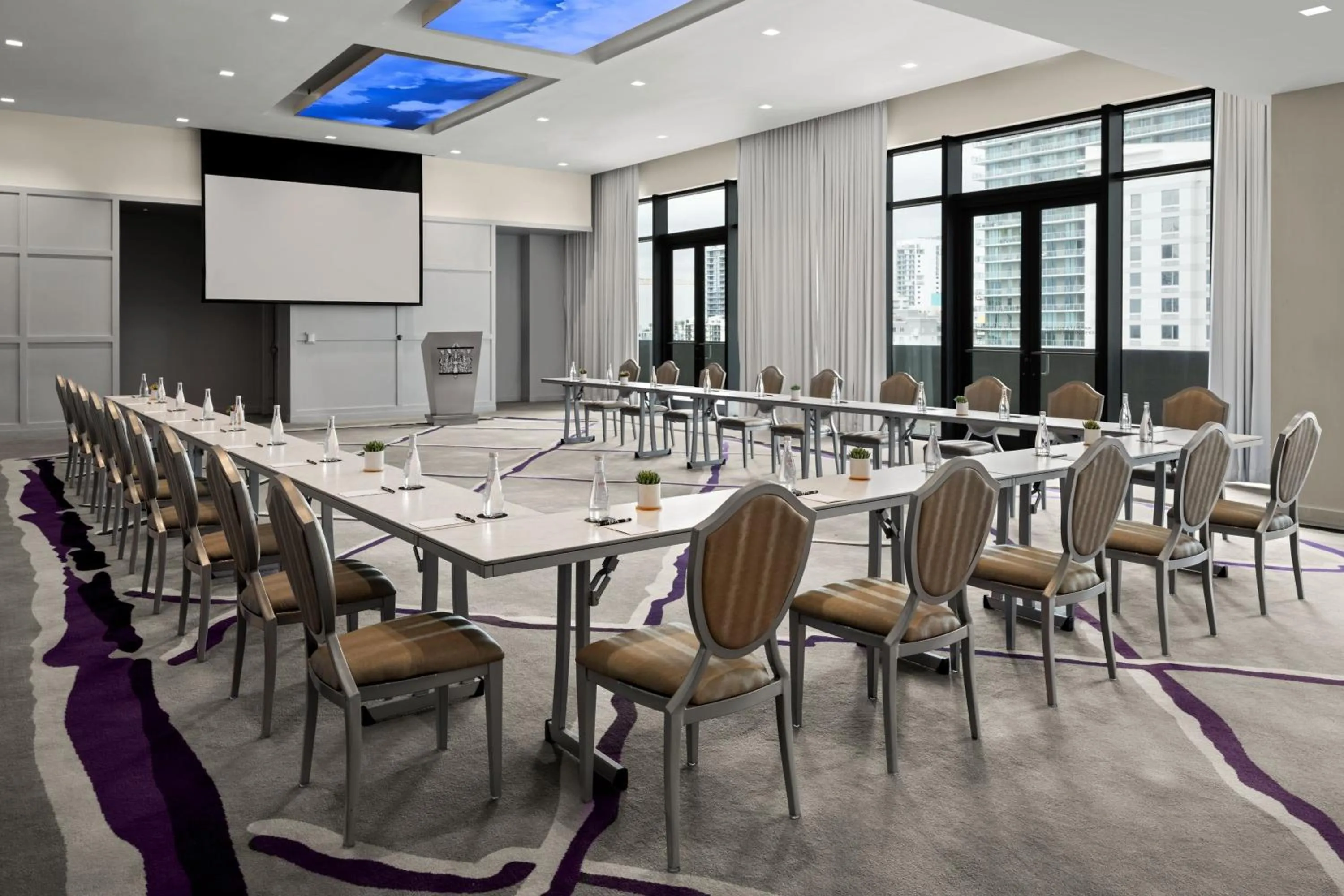 Meeting/conference room in Dua Miami, Autograph Collection