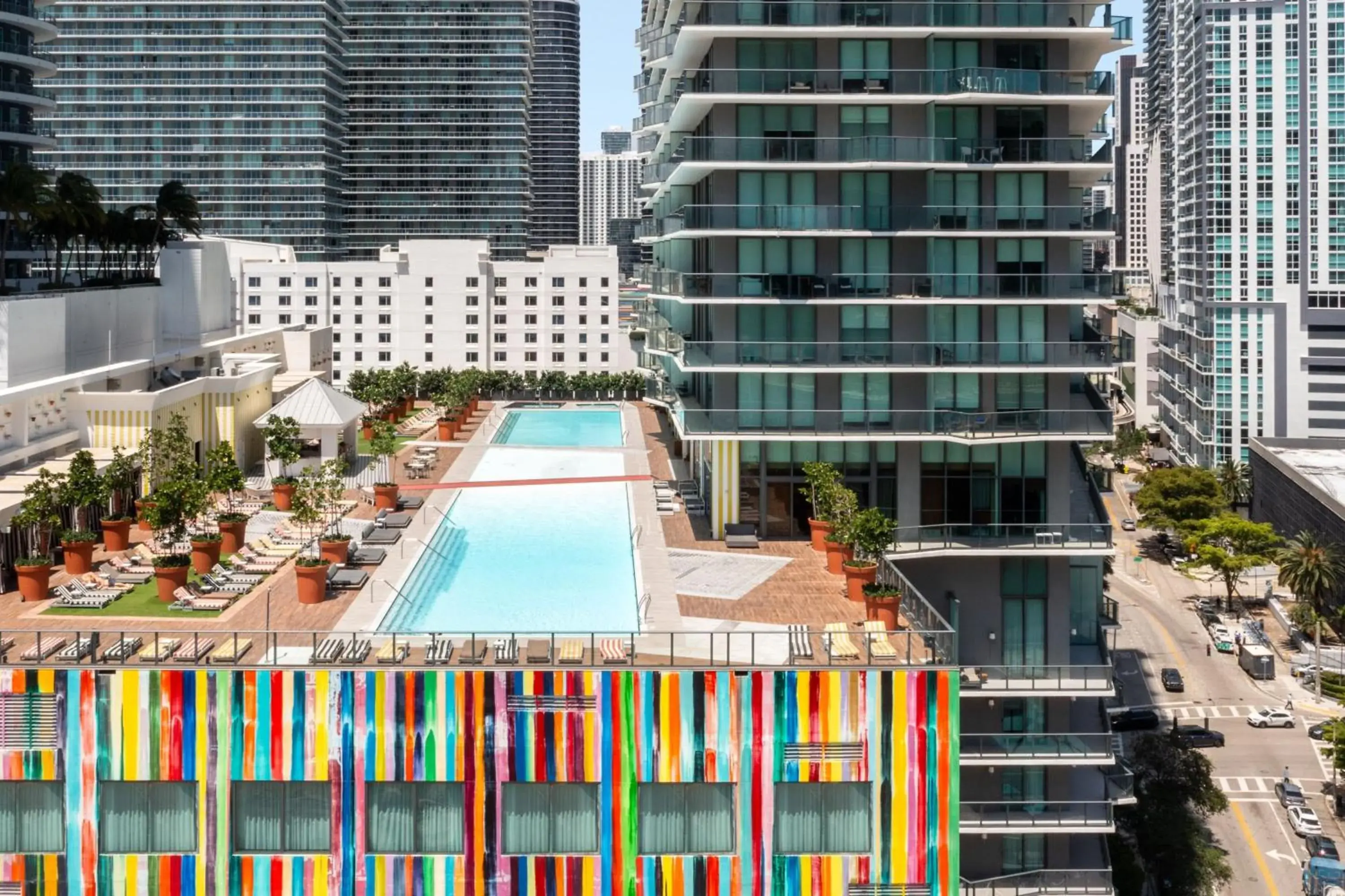 Swimming pool in Dua Miami, Autograph Collection Swimming pool in Dua Miami, Autograph Collection