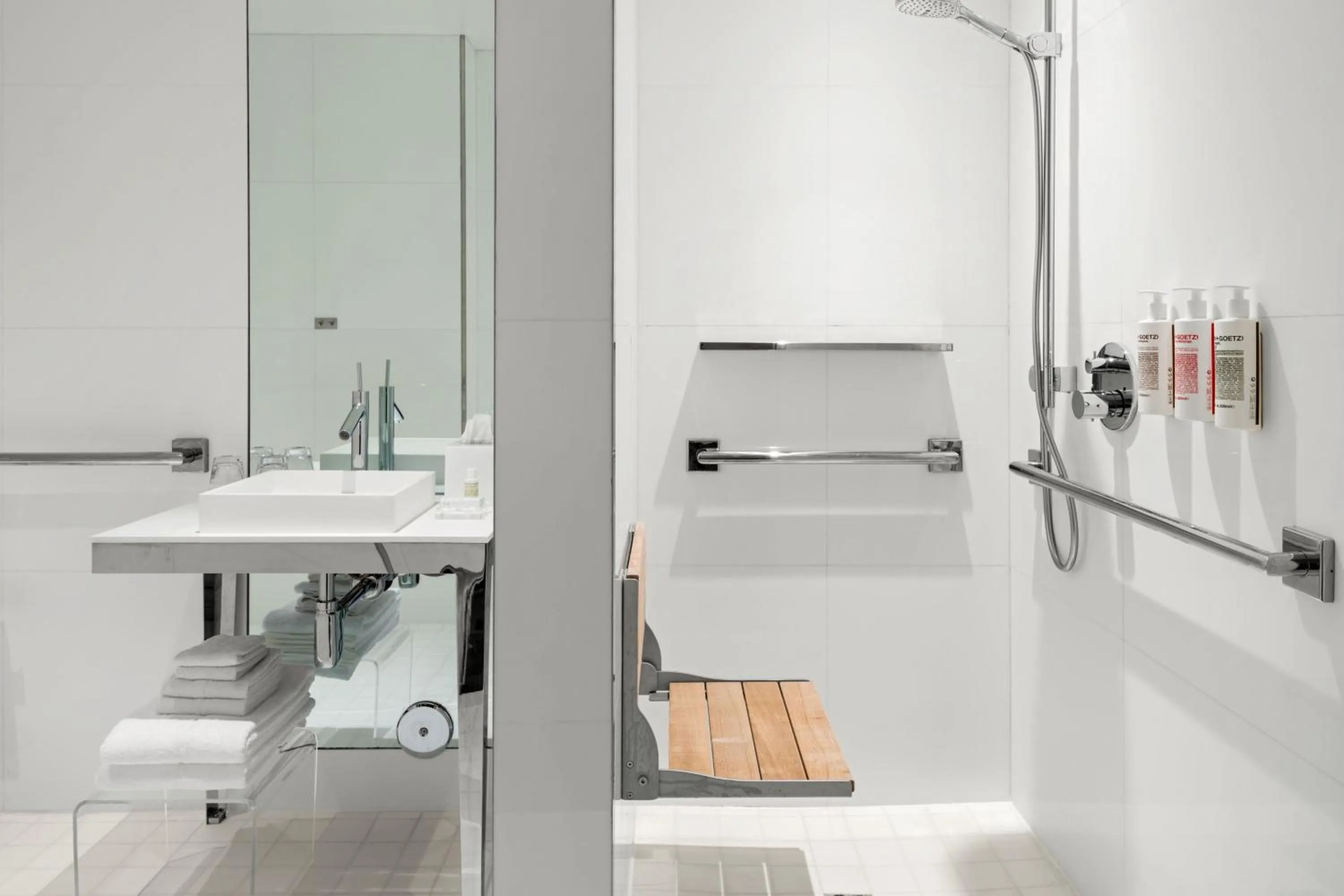 Bathroom in Dua Miami, Autograph Collection