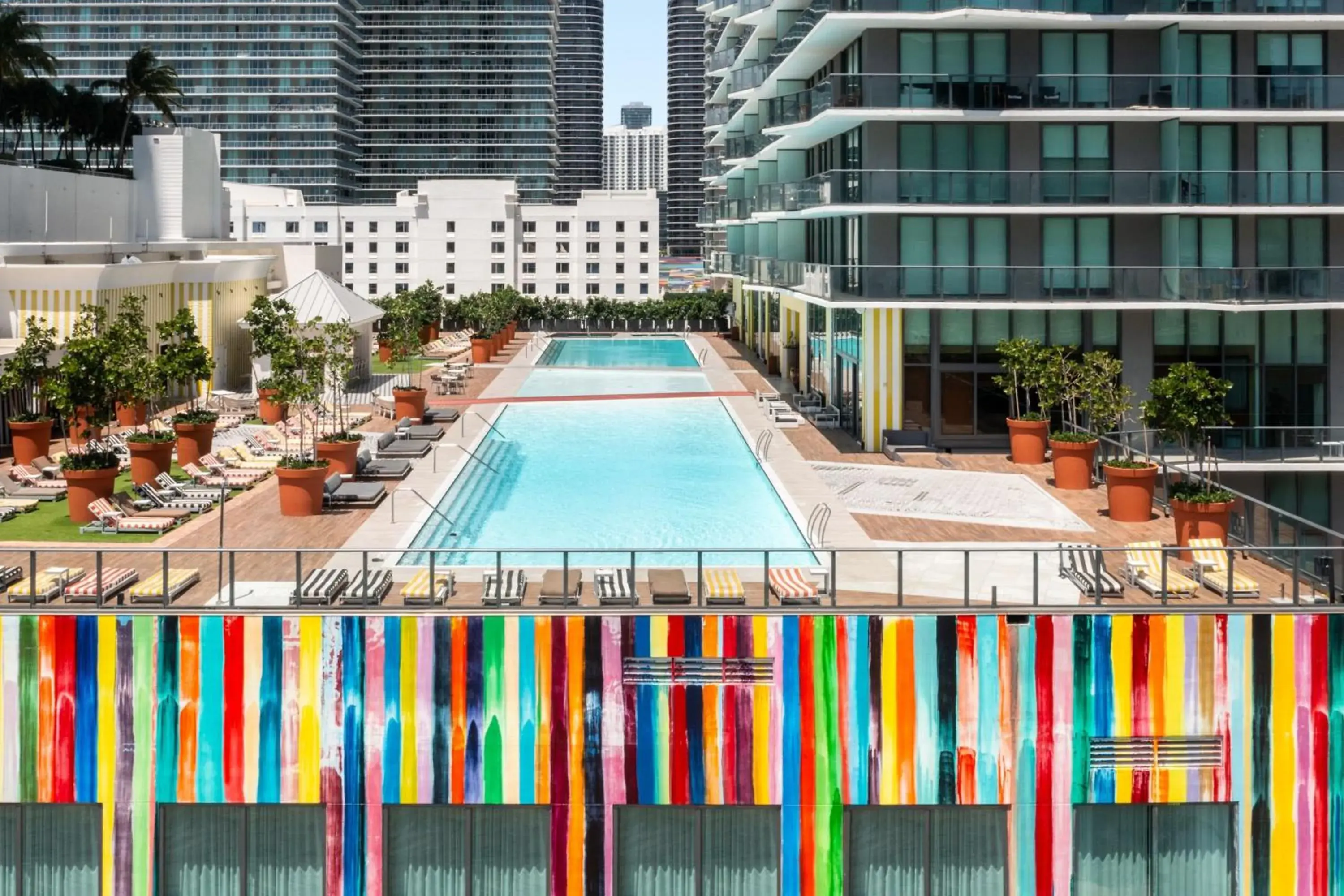 Swimming pool in Dua Miami, Autograph Collection Swimming pool in Dua Miami, Autograph Collection