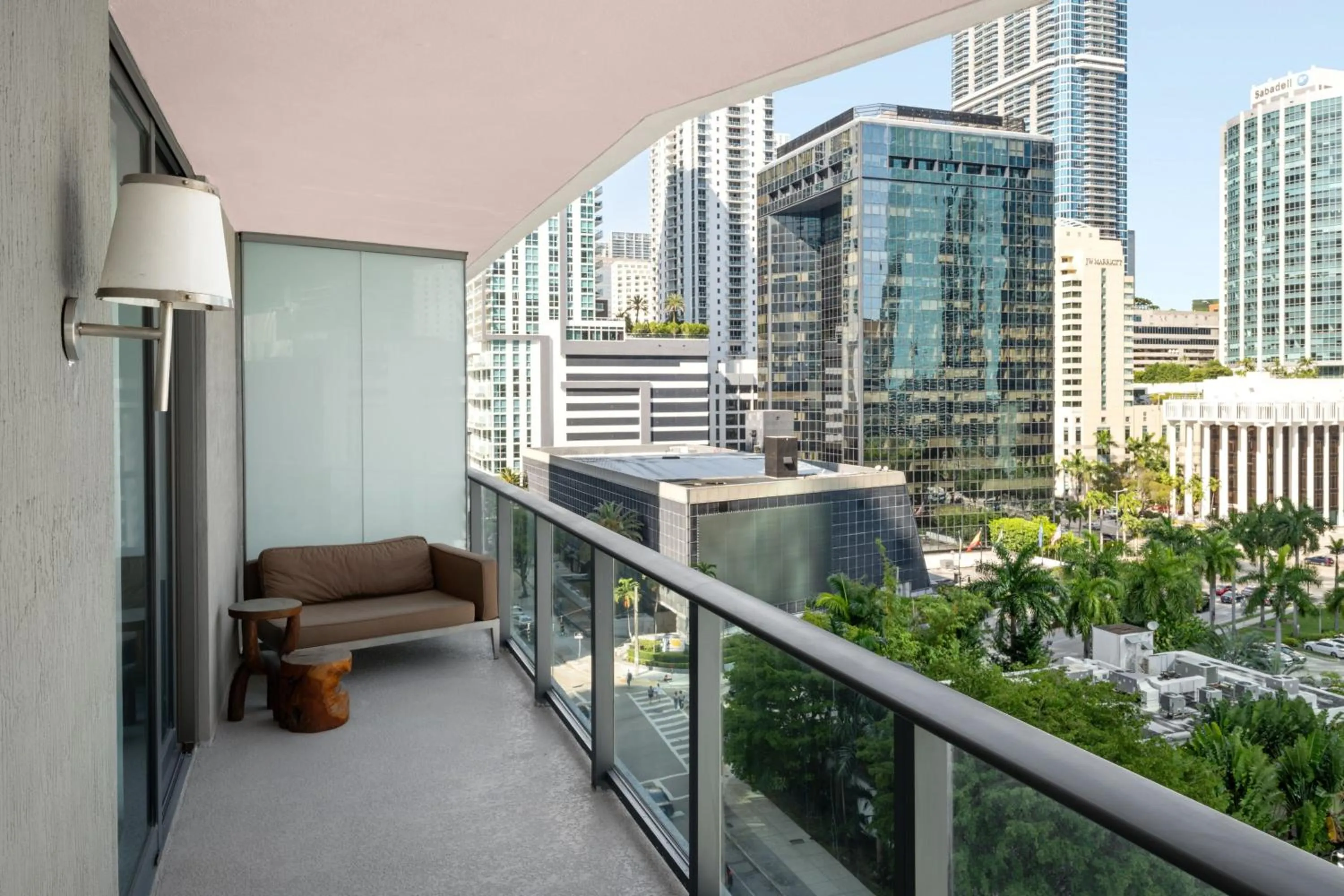 Photo of the whole room in Dua Miami, Autograph Collection