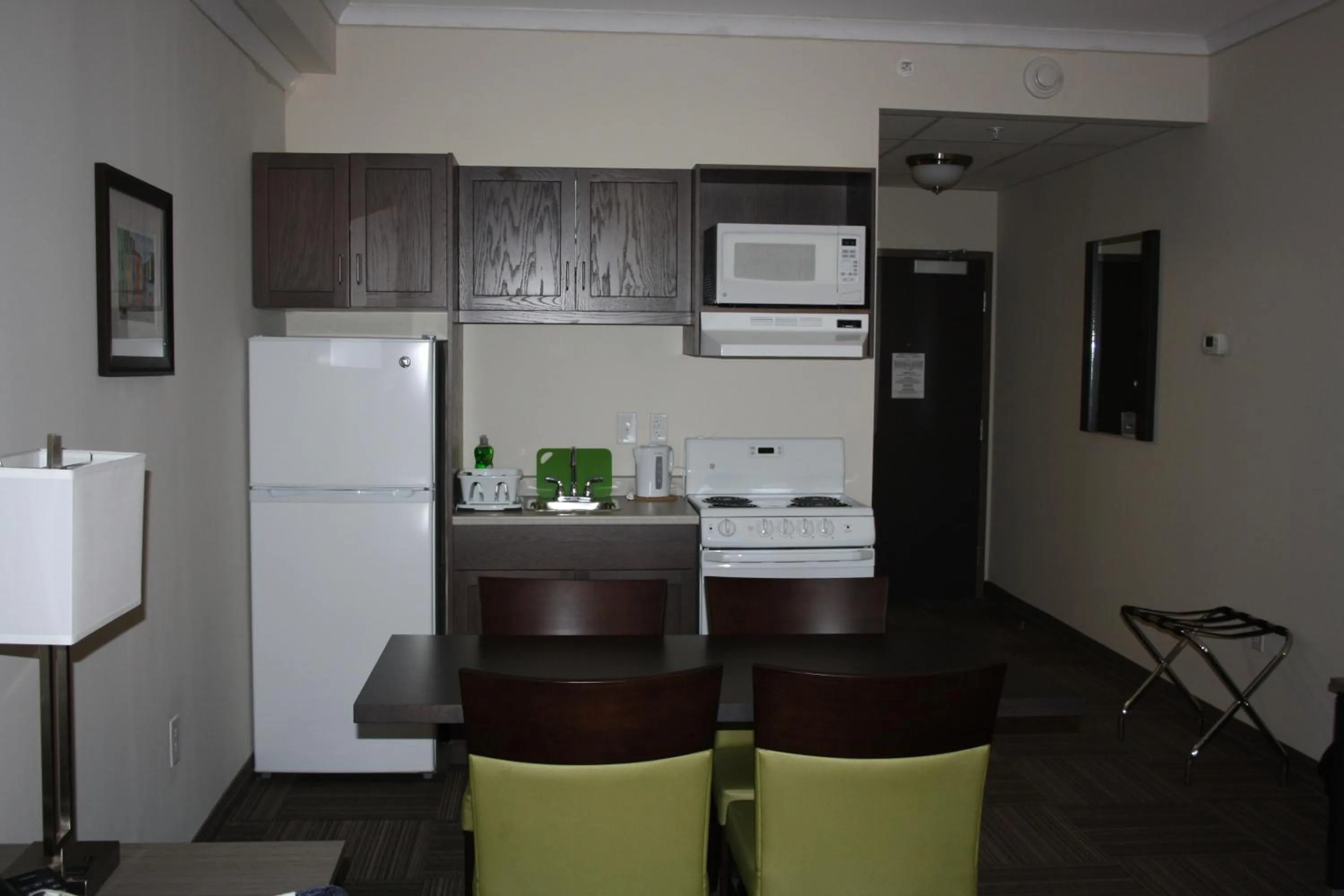 Kitchen or kitchenette in Crossroads Inn & Suites