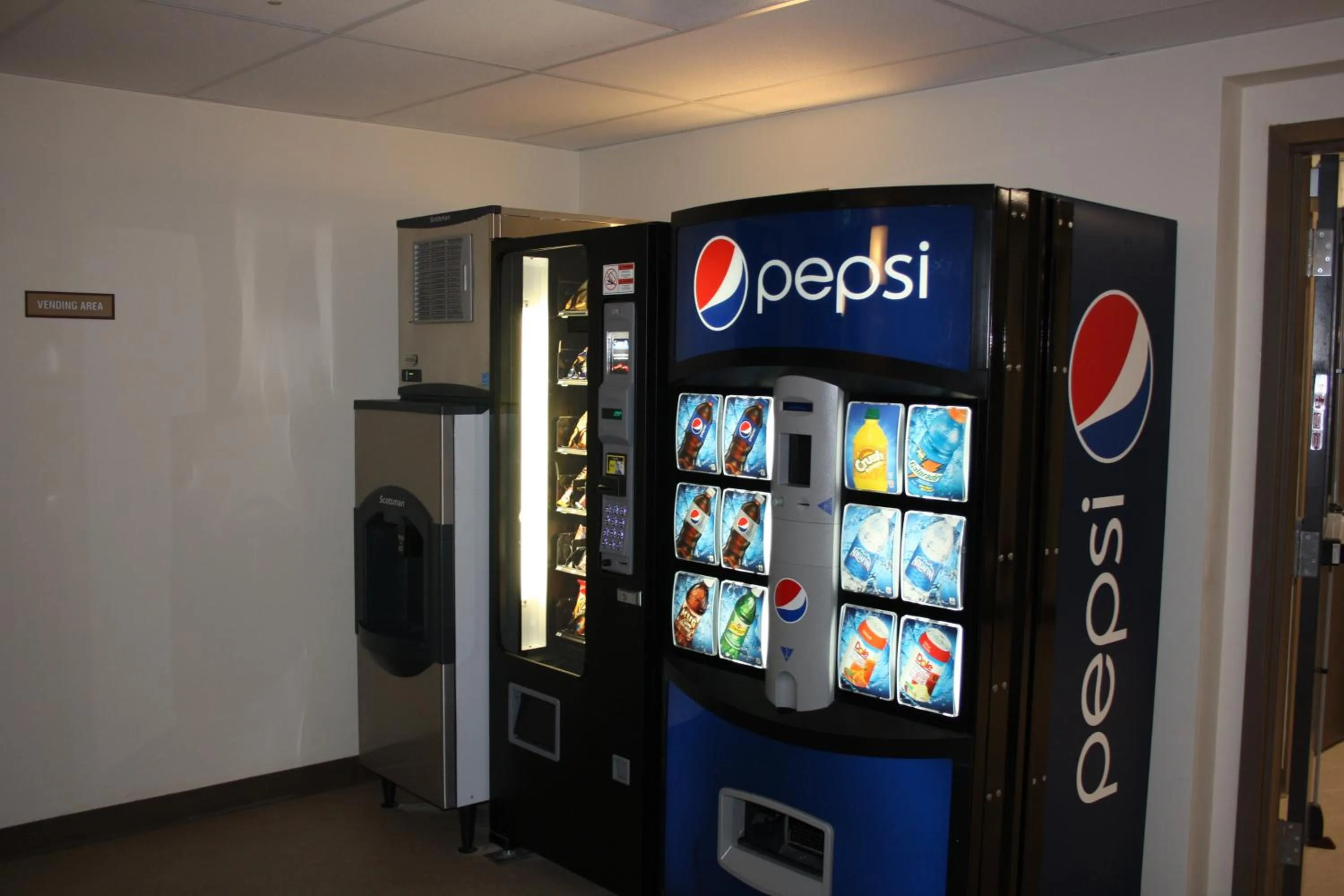 Non alcoholic drinks in Crossroads Inn & Suites