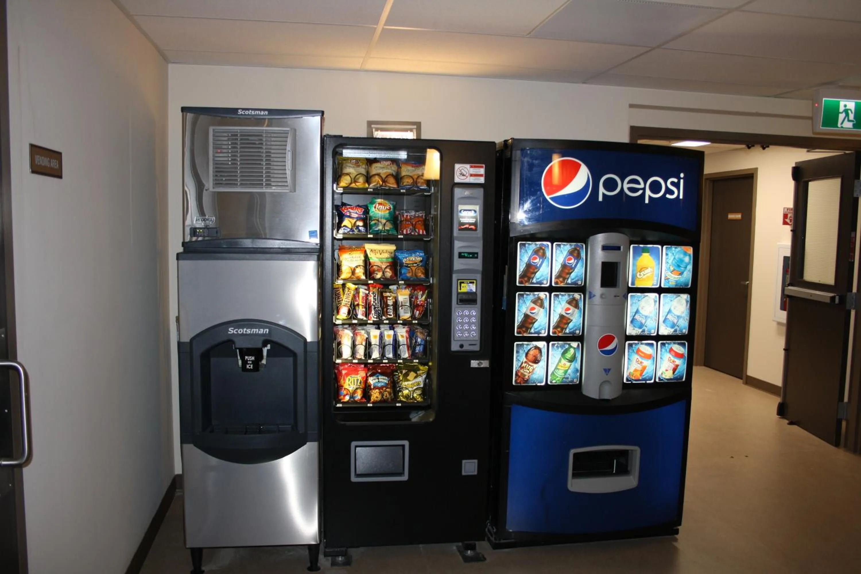 Food in Crossroads Inn & Suites