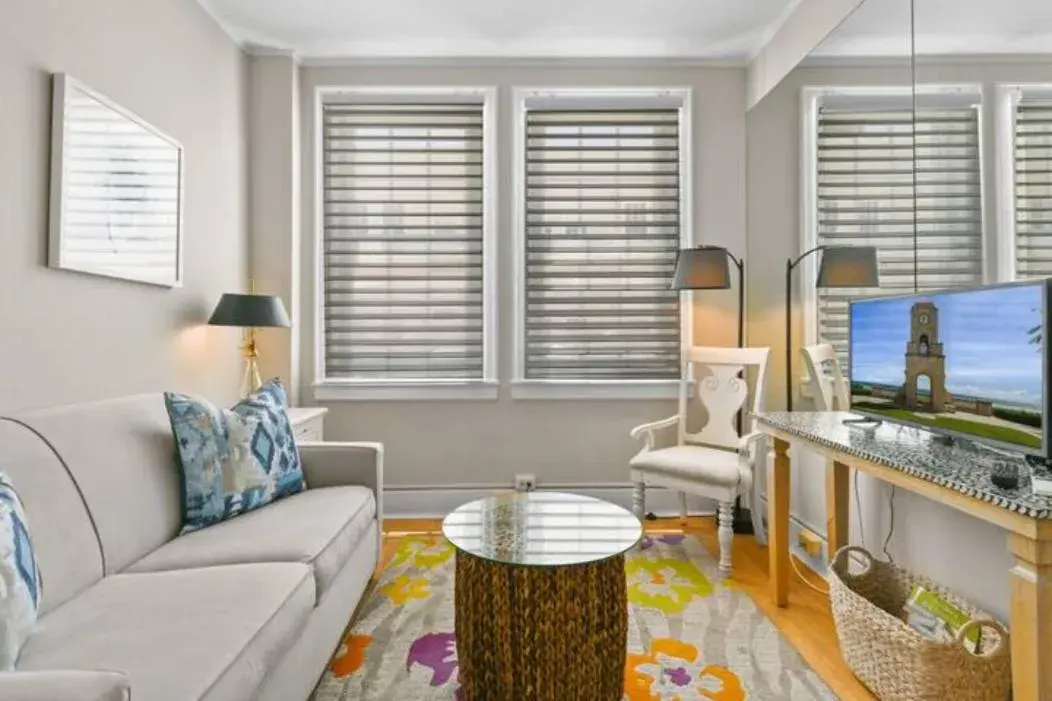 One-Bedroom Apartment in Tropicals of Palm Beach One-Bedroom Apartment in Tropicals of Palm Beach