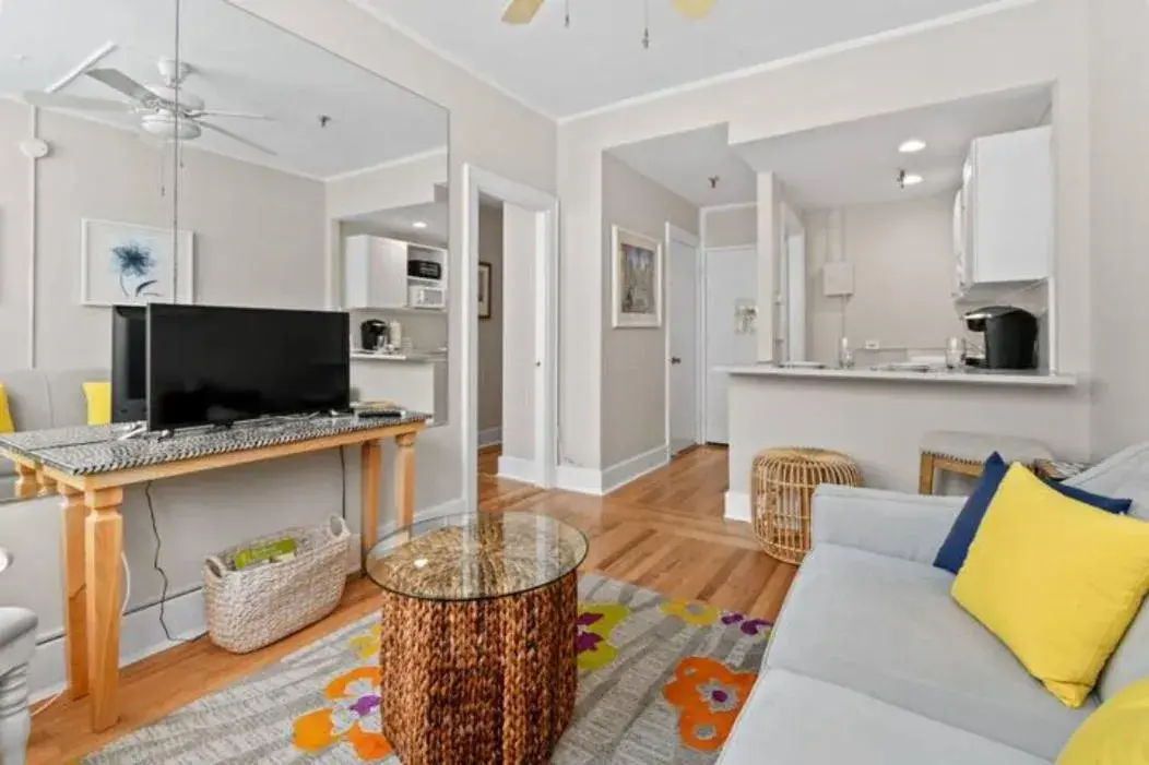 One-Bedroom Apartment in Tropicals of Palm Beach One-Bedroom Apartment in Tropicals of Palm Beach