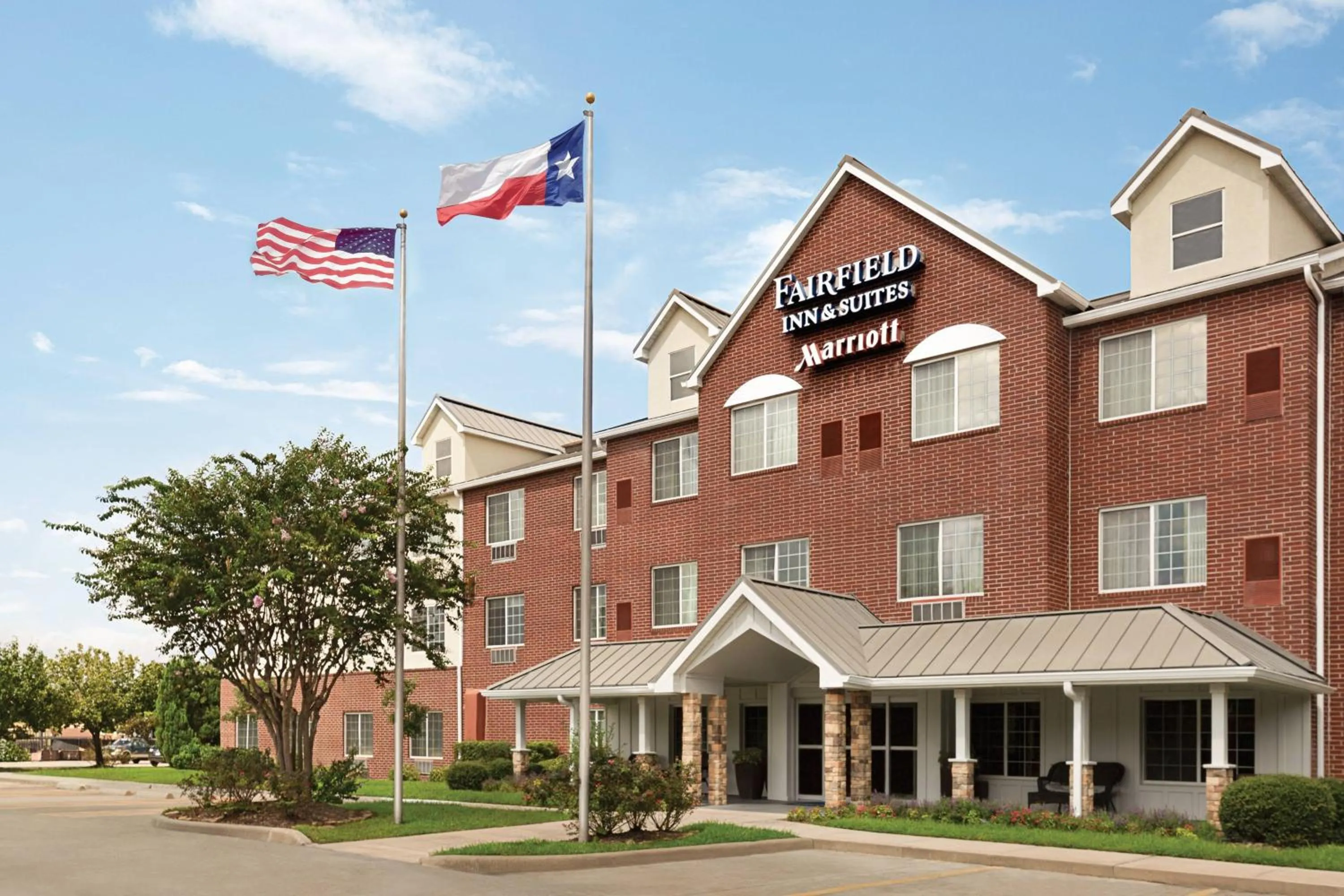 Property building in Fairfield Inn and Suites by Marriott Houston The Woodlands