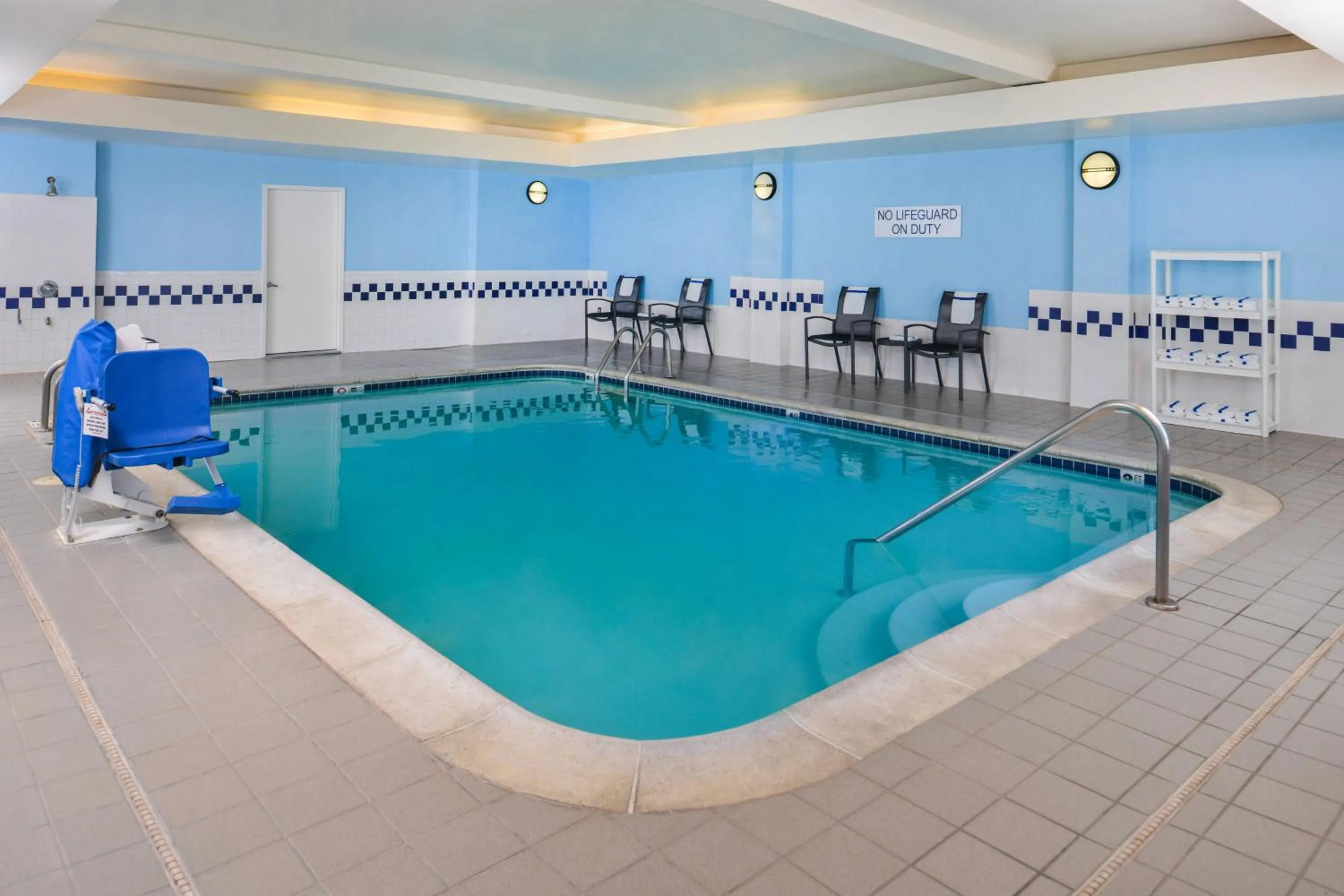 Swimming pool in Fairfield Inn & Suites Beaumont