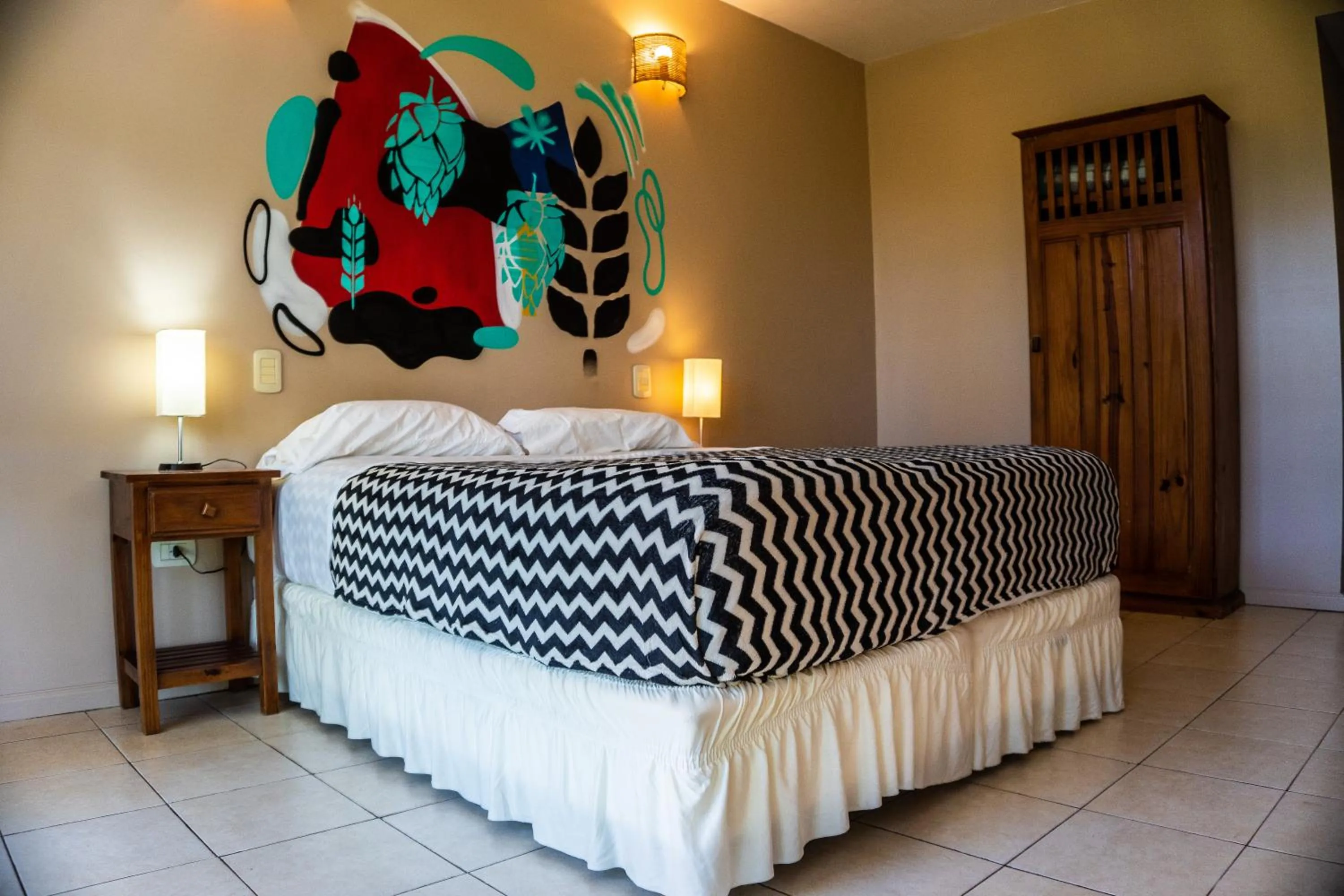 Photo of the whole room, Bed in Beer Hotel Iguazú