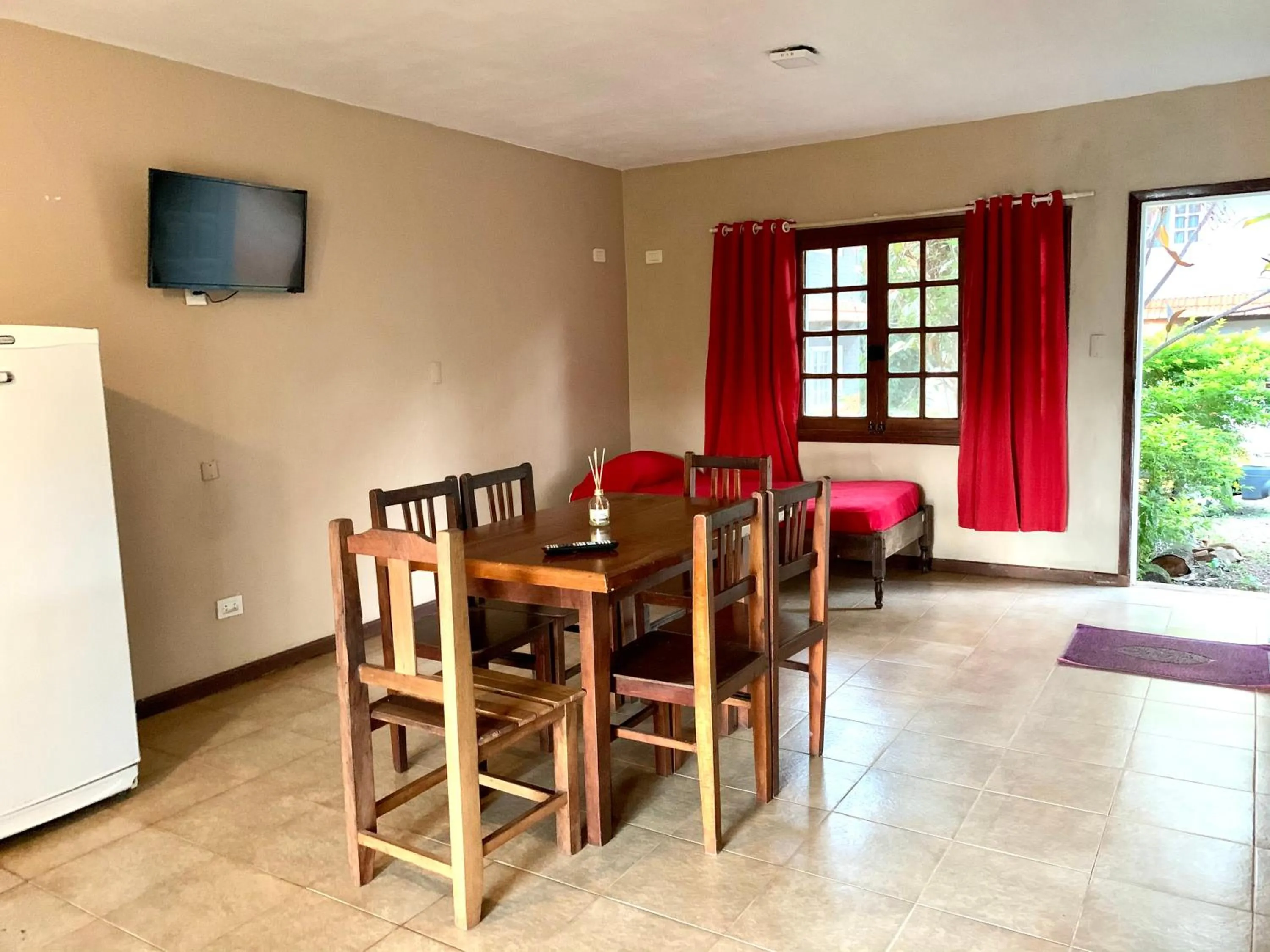 Living room in Beer Hotel Iguazú