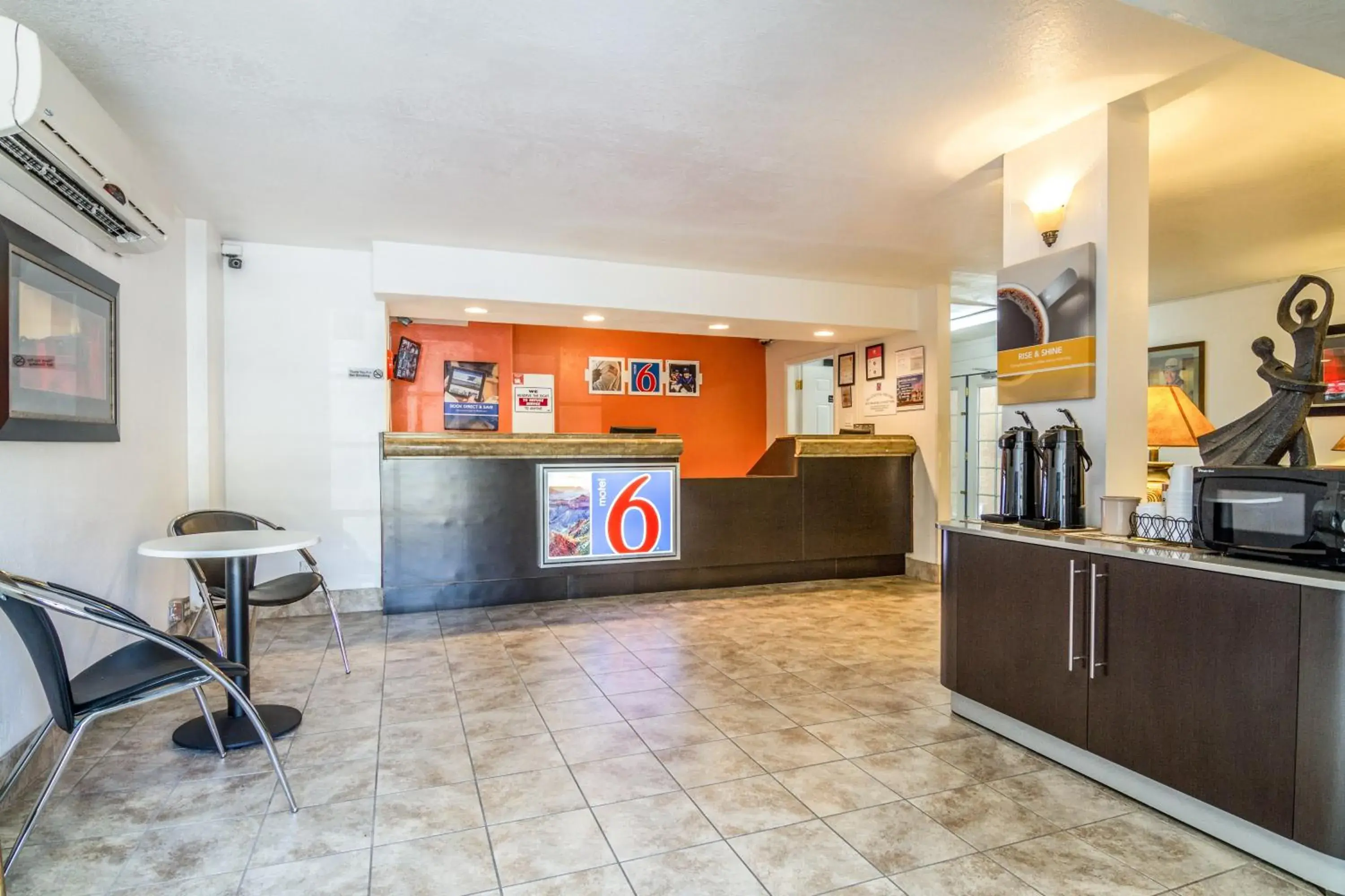 Lobby or reception in Motel 6 Glendale Phoenix Lobby or reception in Motel 6 Glendale Phoenix