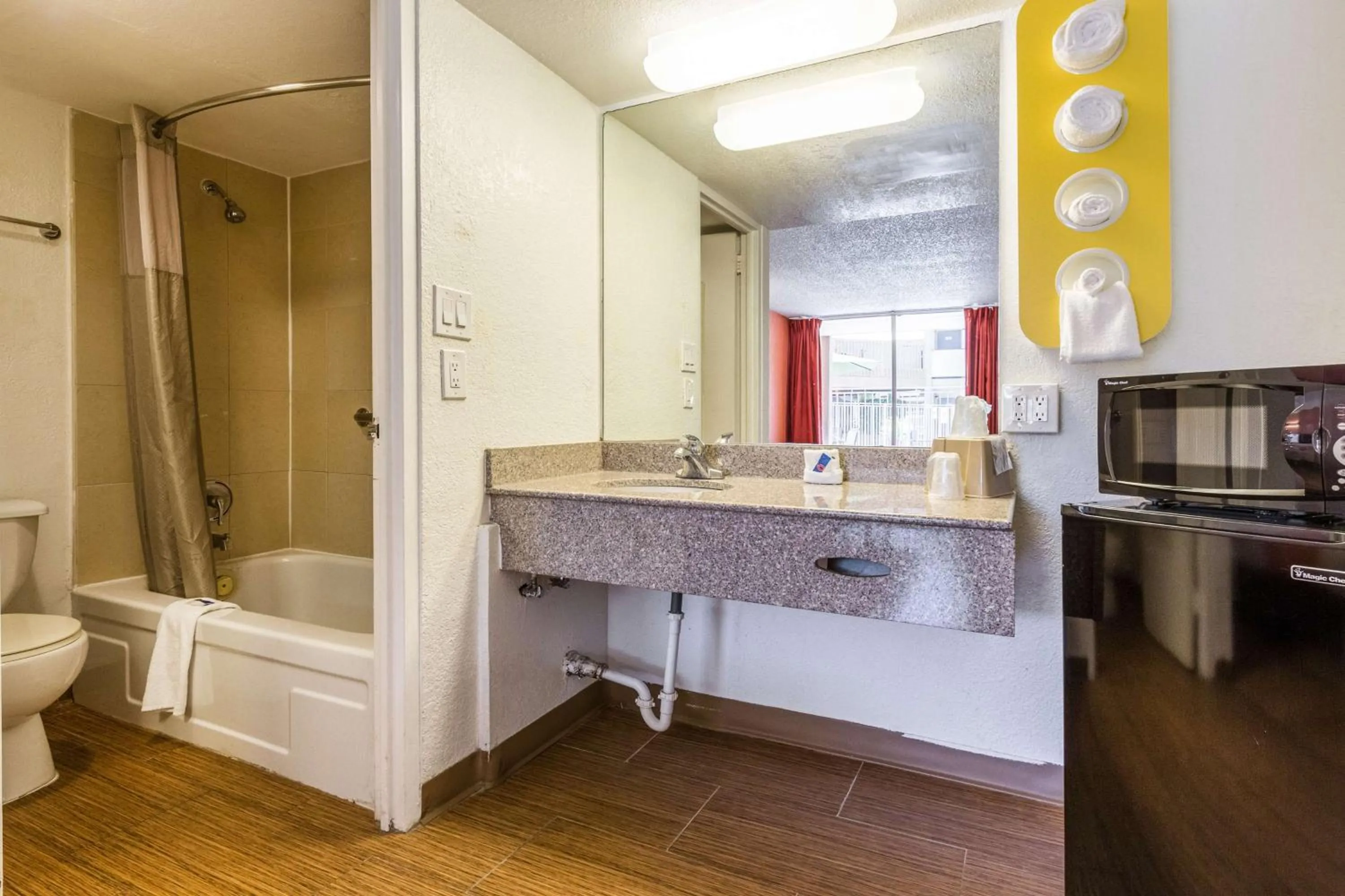 Shower in Motel 6 Glendale Phoenix