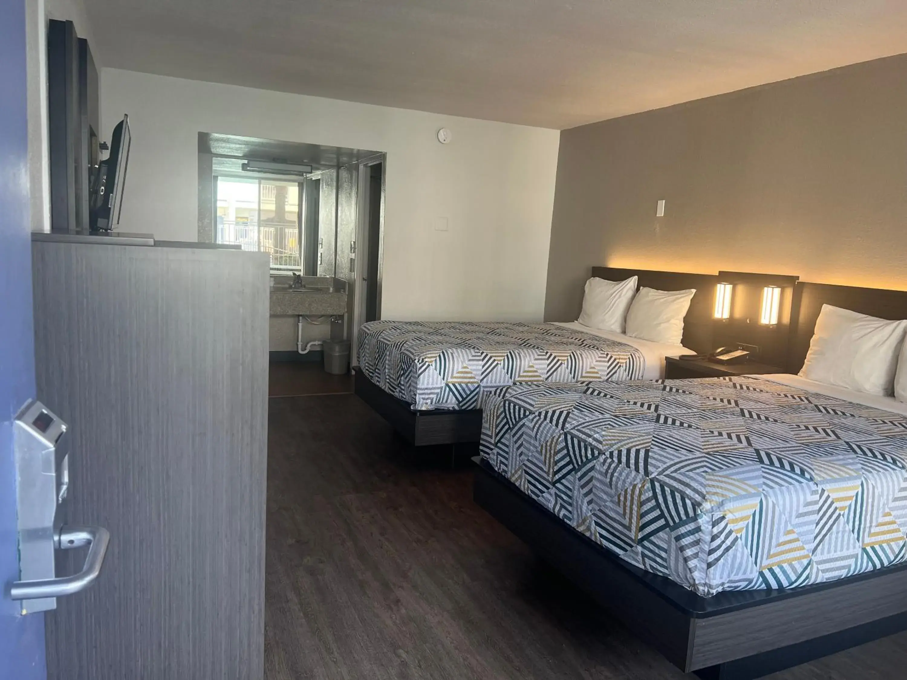 Quadruple Room - Smoking in Motel 6 Glendale Phoenix Quadruple Room - Smoking in Motel 6 Glendale Phoenix